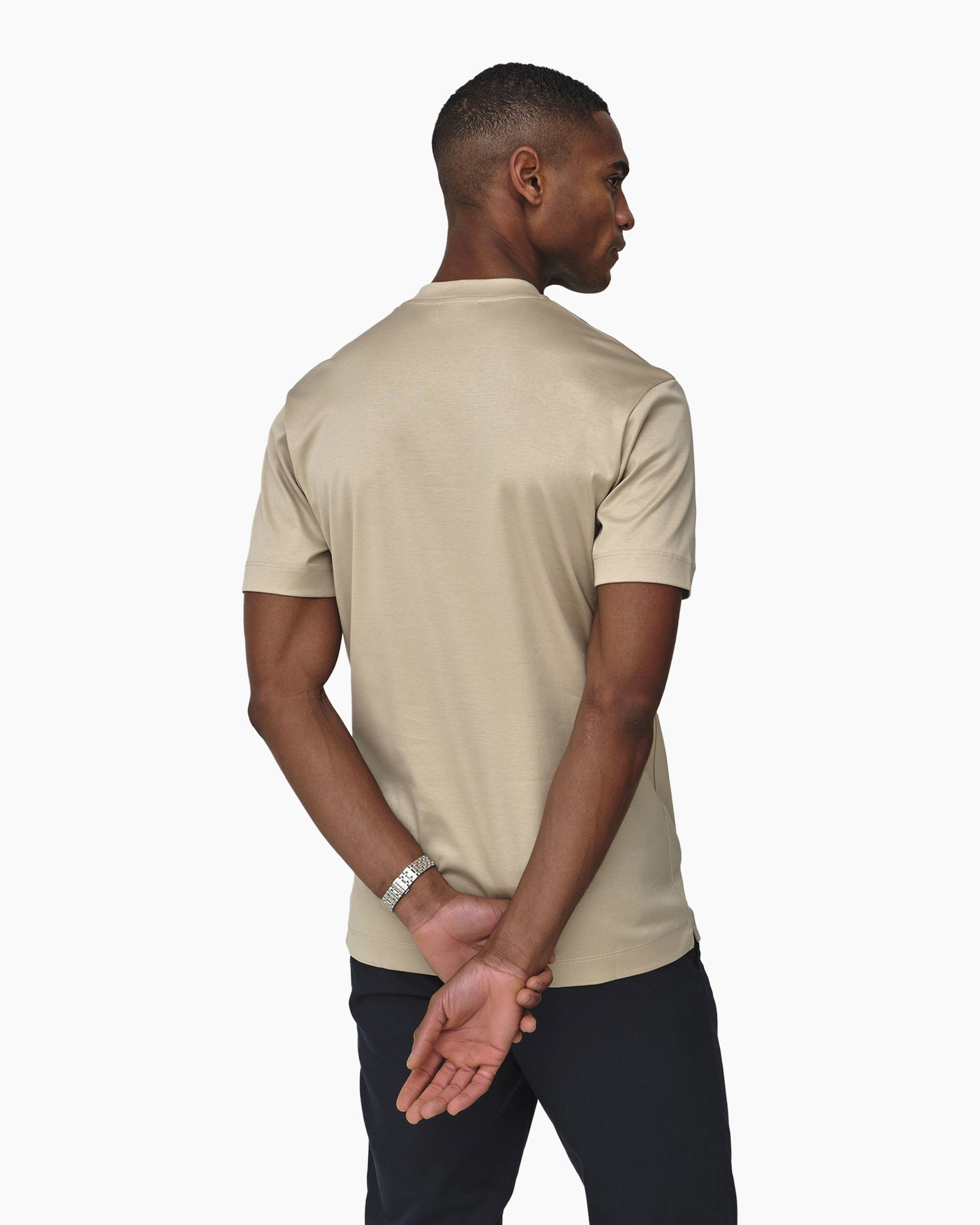 T-shirt, Mouw, Volwassene, Man, Persoon