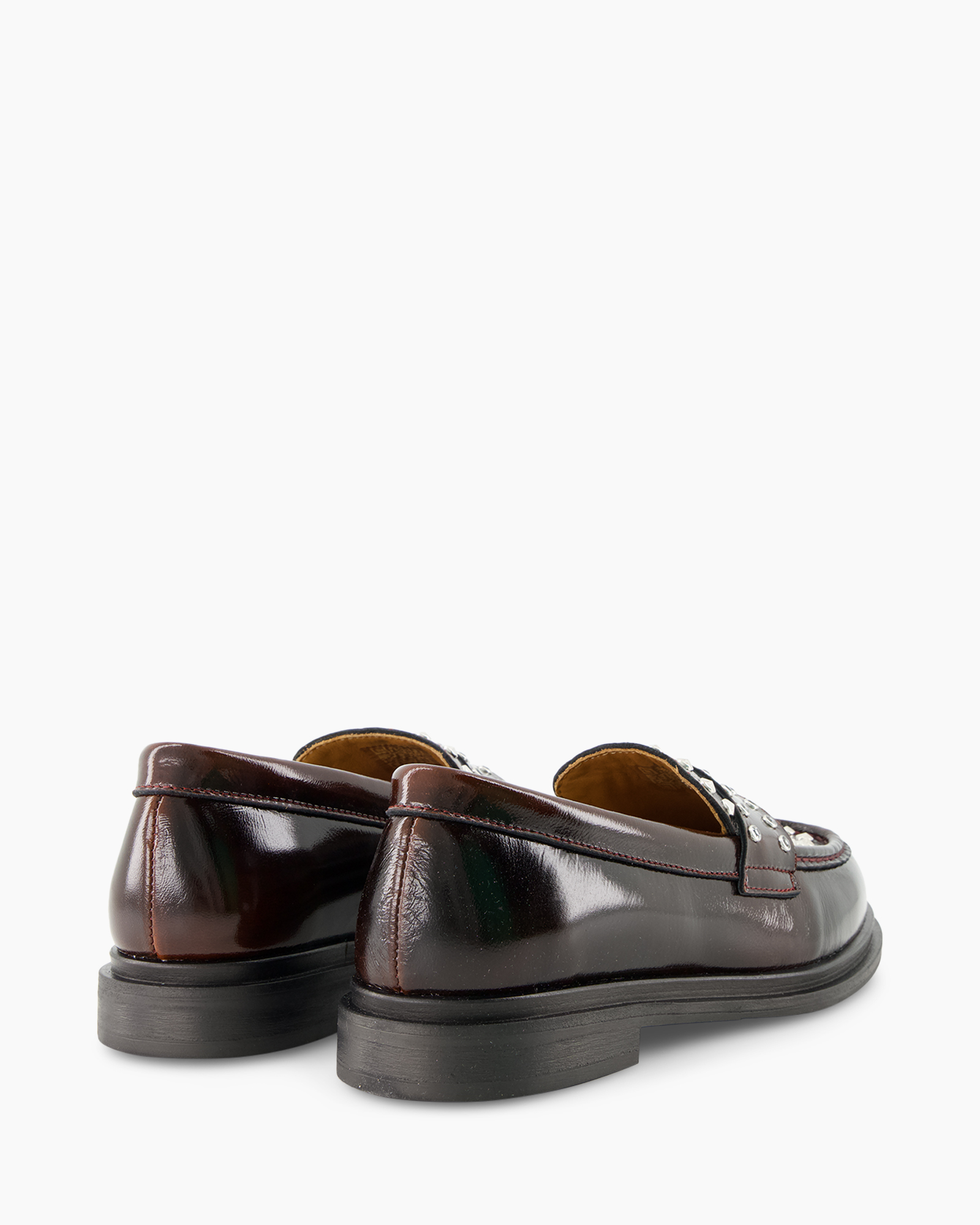 Mocassin, bruine leer, metalen studs, slip-on, luxe loafer