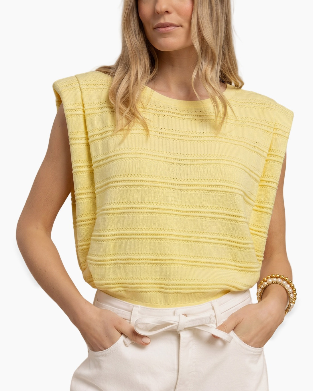 gele top, mouwloze gebreide top, nektie sjaal, textuur strepen, casual blouse