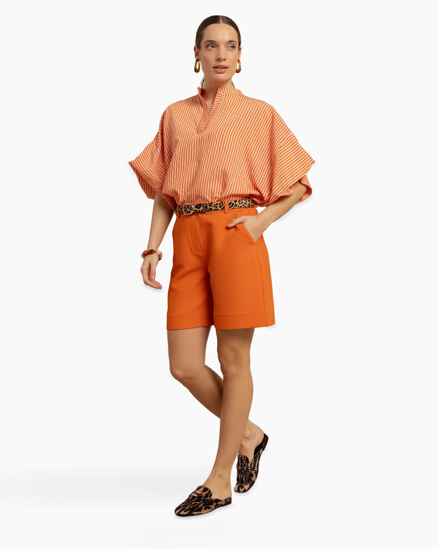 shorts, orange, lijf, riem, slippers