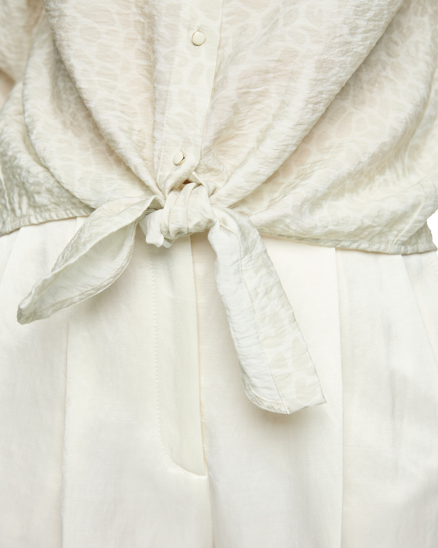 knoopsluiting, gevouwen, hemd, crème, textuur