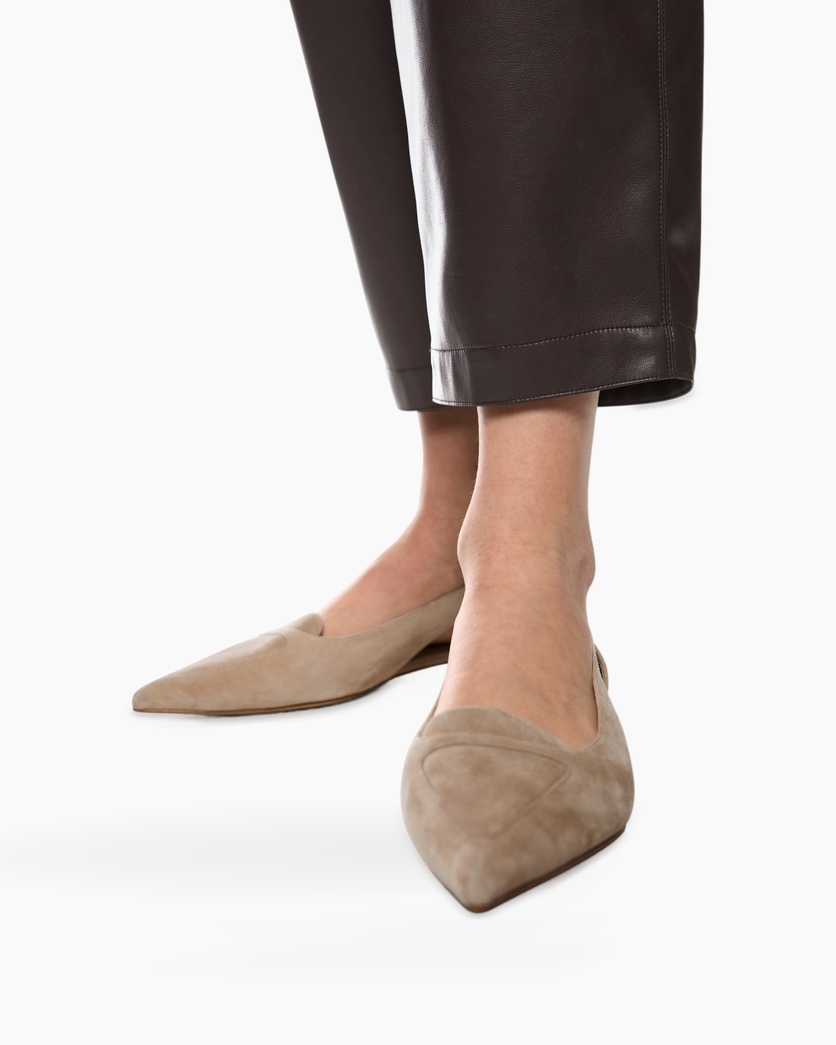 balettschoenen, beige, puntneuzen, suède, platte schoenen