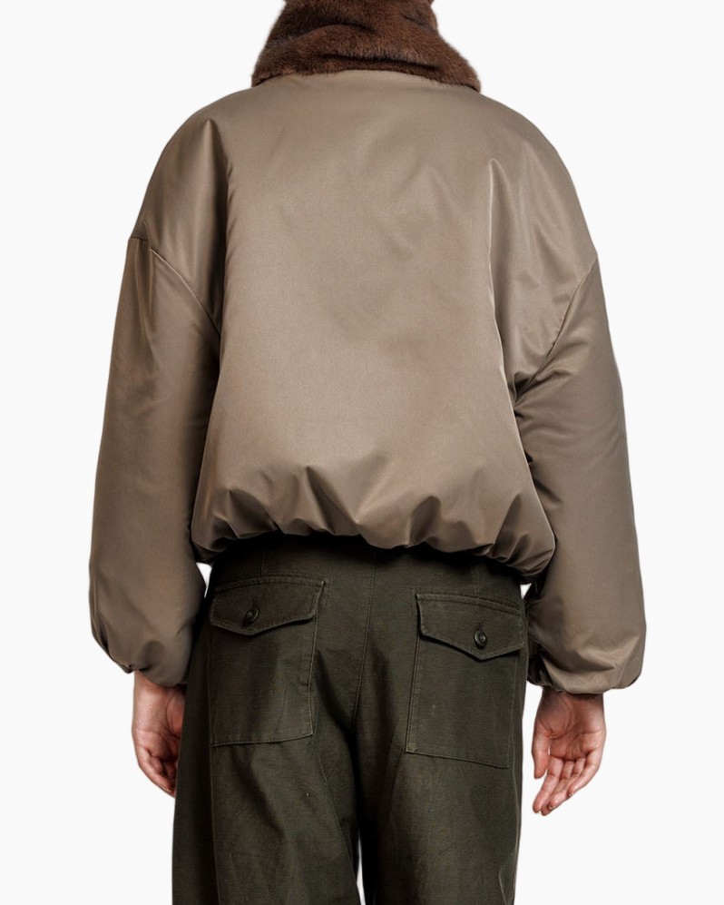 gewatteerde jas, bomber jas, taupe, vachtkraag, oversized pasvorm