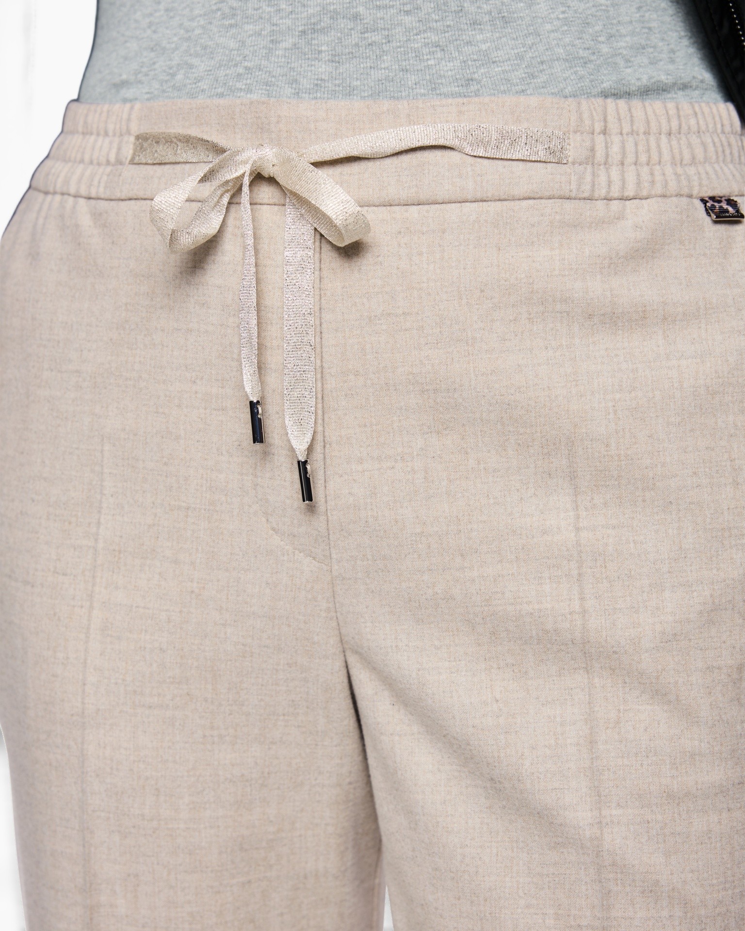 trekkoord, beige broek, elastische taille, touwkoord, linnenmix