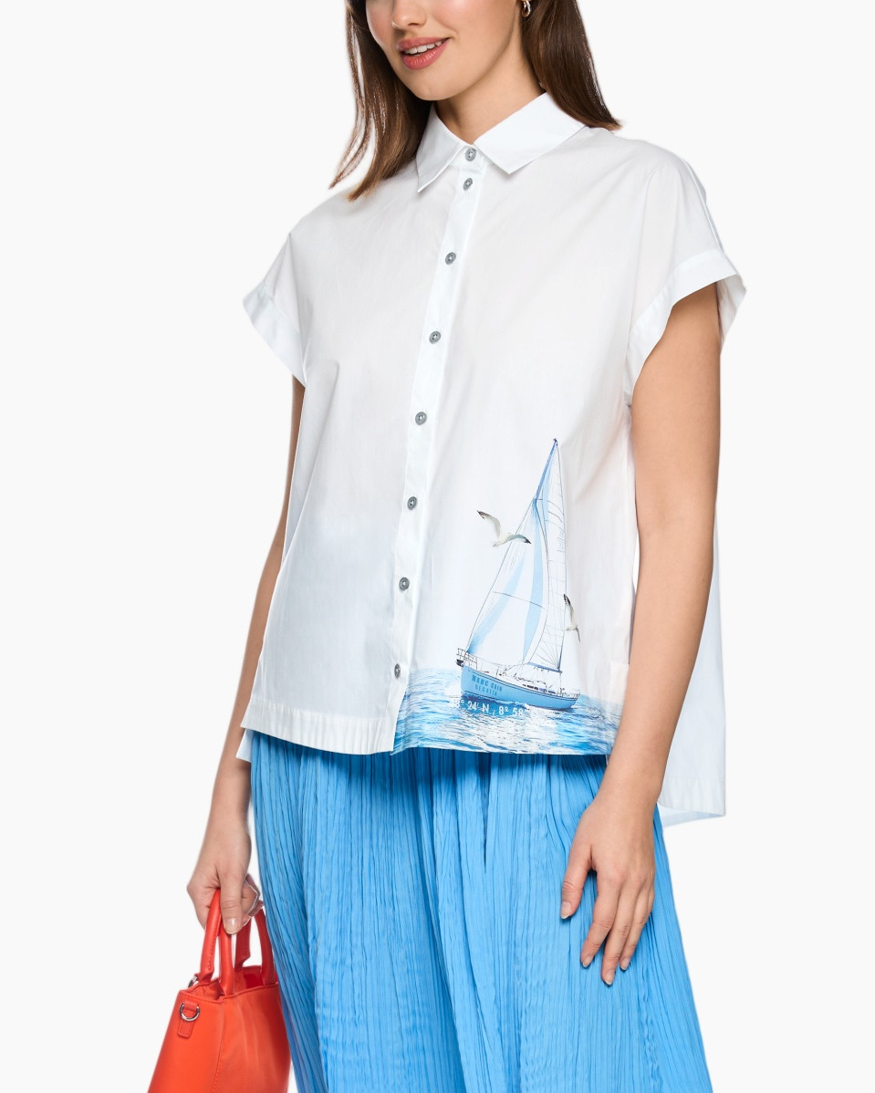 wit blouse, sailing print, korte mouwen, knopen voorzijde, blauwe rok
