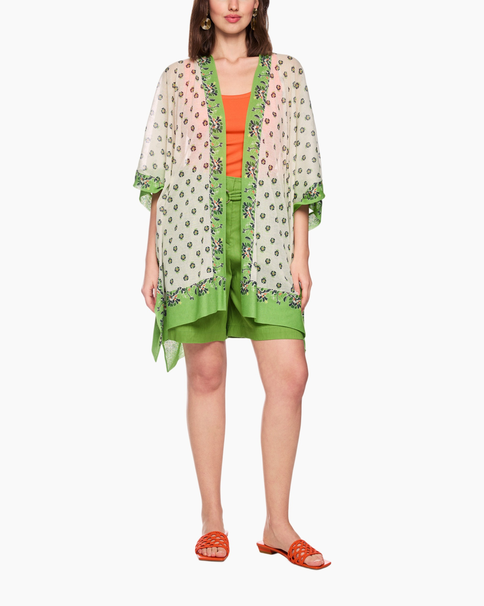 kimono, bloemenprint, groen, shorts, sandalen