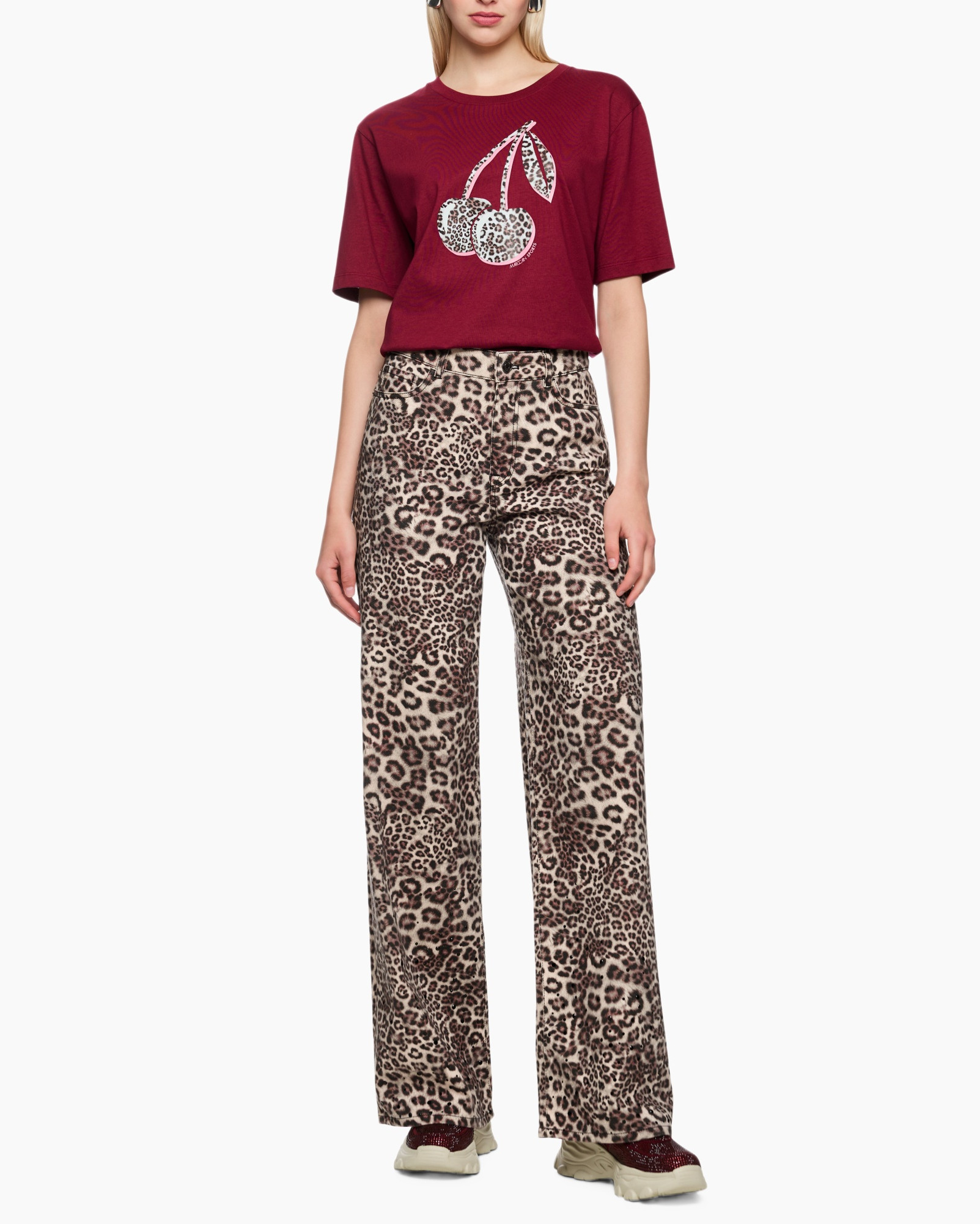 Clothing, Pants, Maroon, Person, Shoe