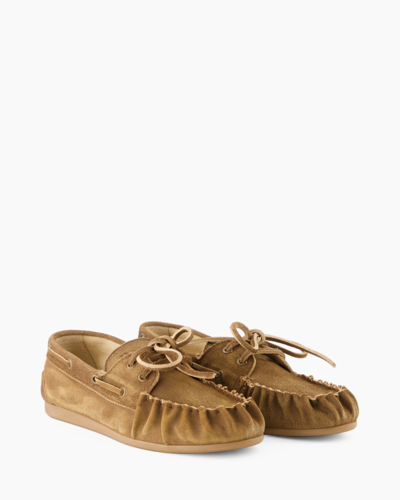 suède mocassin, bruin, leren veters, gerimpelde neus, platte zool