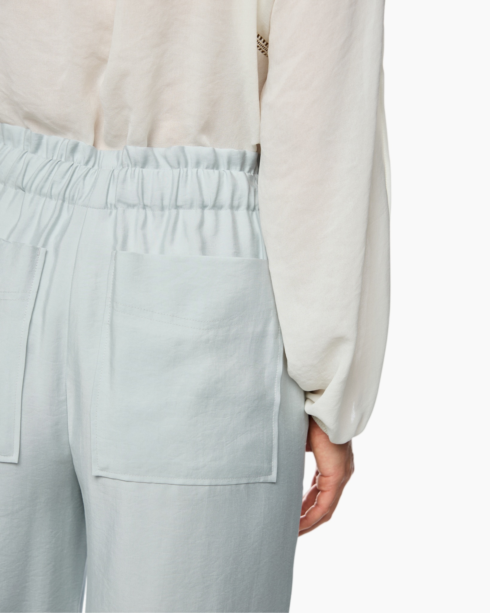 broek, lichtblauw, elastische taille, achterzakken, losse pasvorm