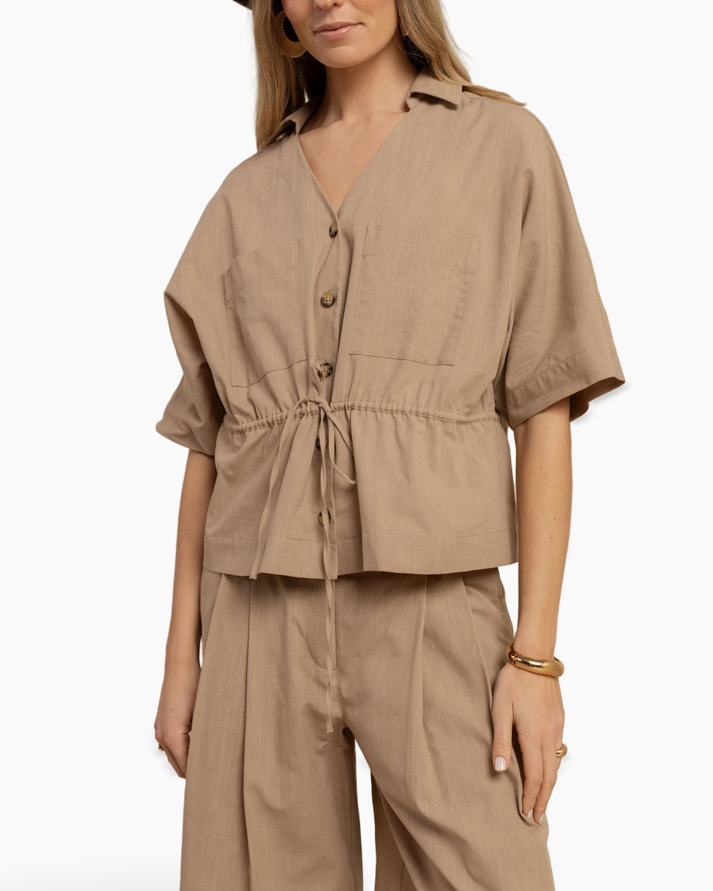 beige, mouwloze?, tie-front, knopen?, blouse