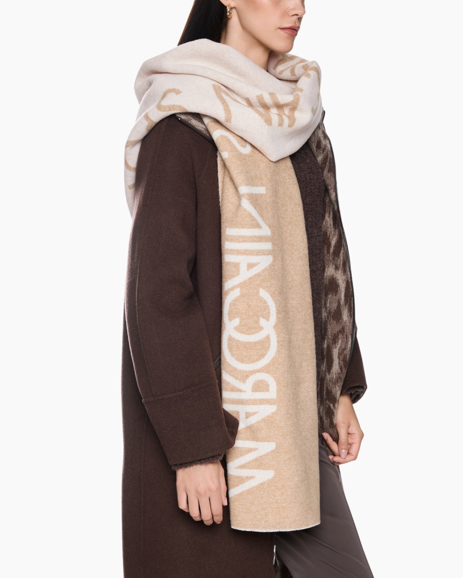 sjaal, brede sjaal, tweekleurig, beige, grote letters
