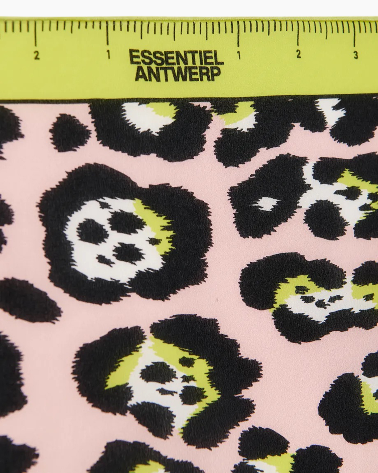 leeuwpatroon, dierenprint, roze, stof, sjaal