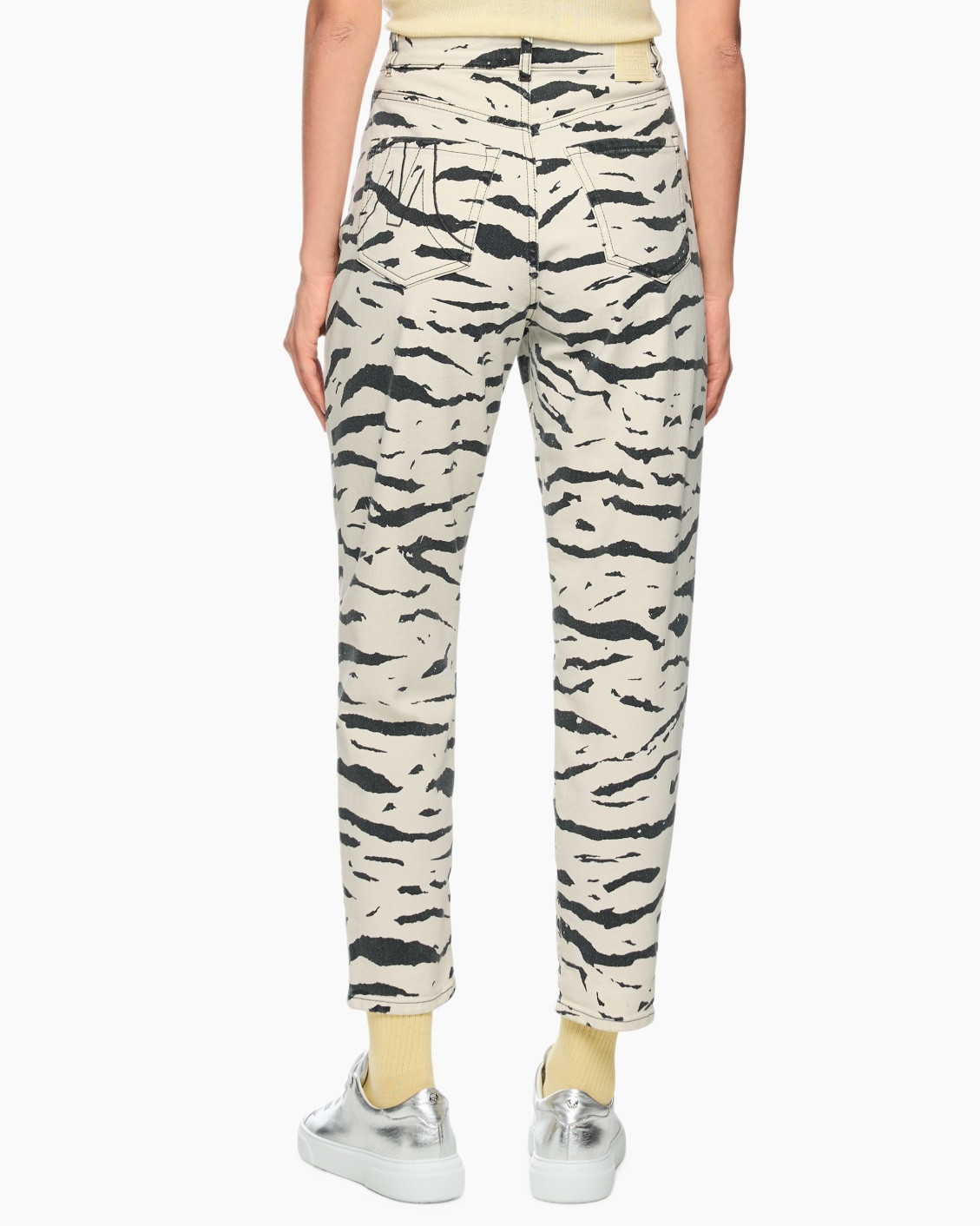 Clothing, Pants, Footwear, Shoe, Person