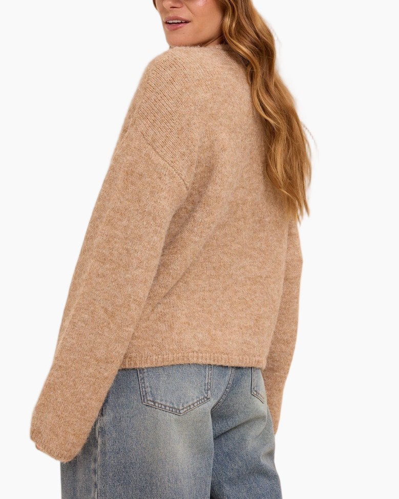 cardigan breisel, beige trui, knopsluiting voorzijde, zachte textuur, lange mouw