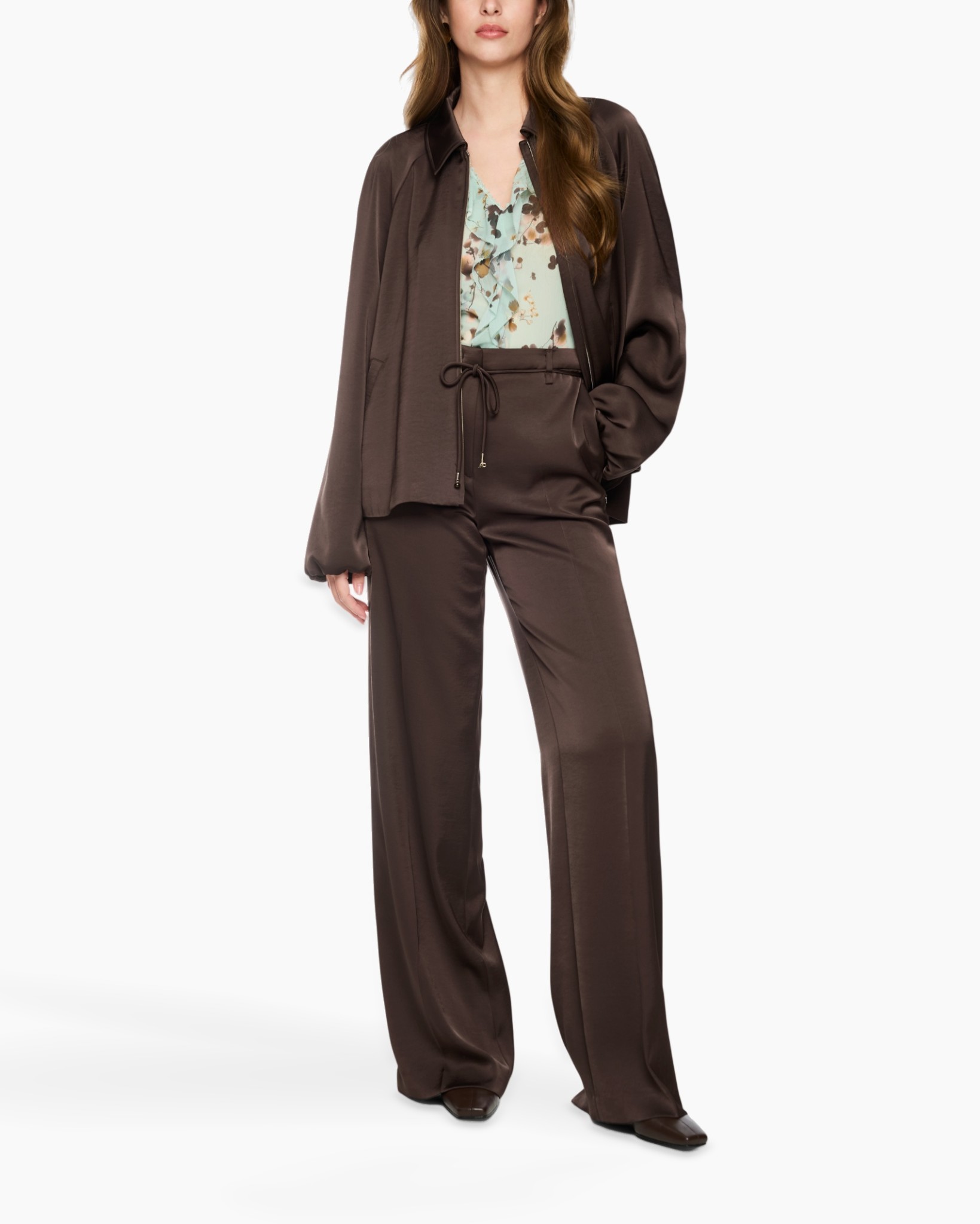 broek, wijdedelig, bruin, satijnachtig, jasje