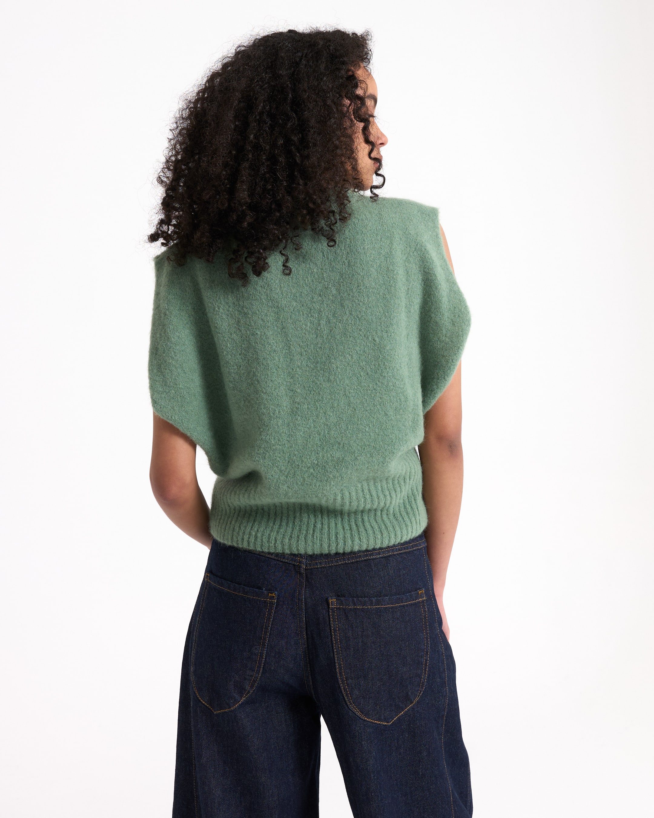 groene trui, brei-vest, mouwloze trui, geribbelde zoom, vrouwelijk top