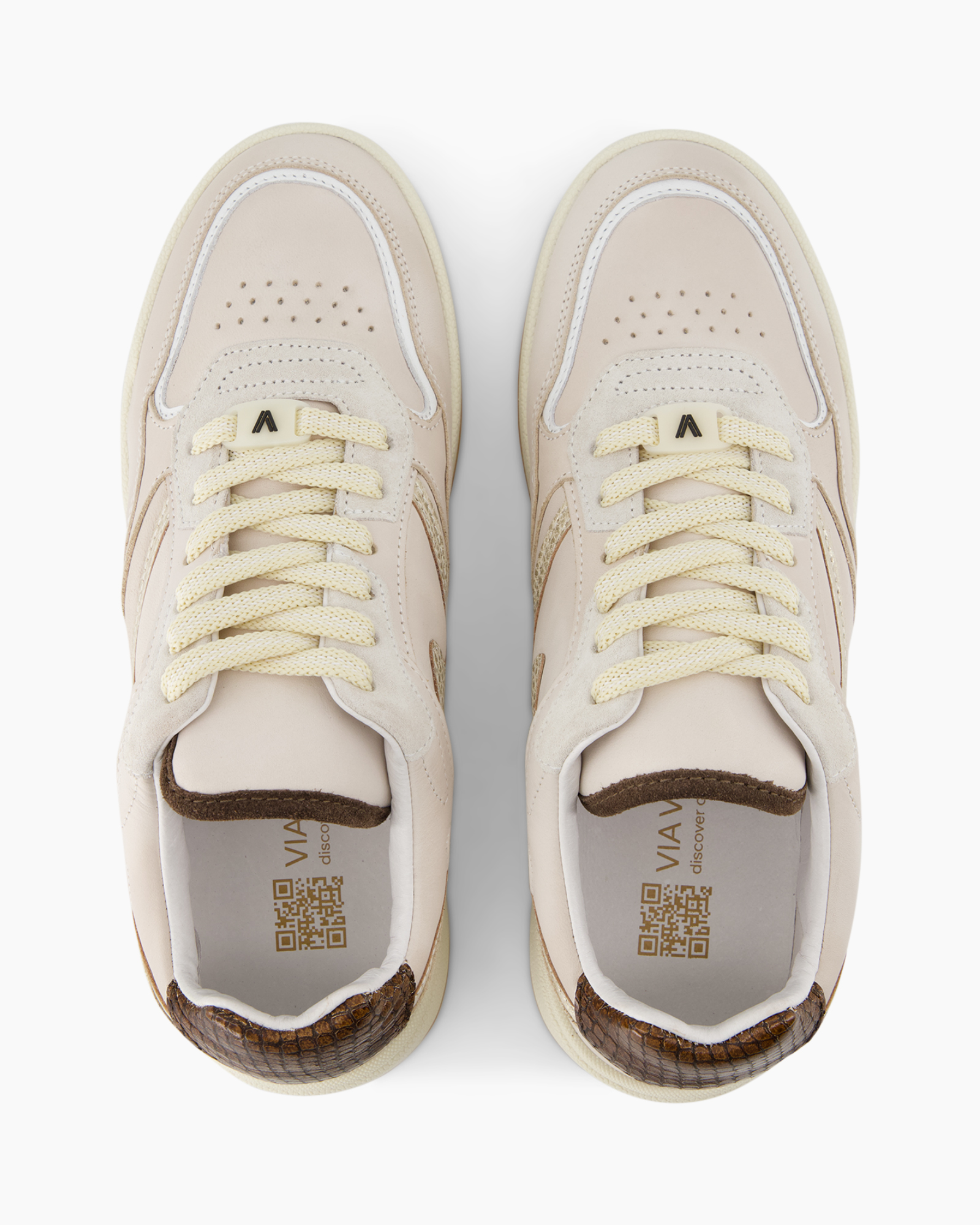 sneakers, veters, beige, perforaties, bruinehiel