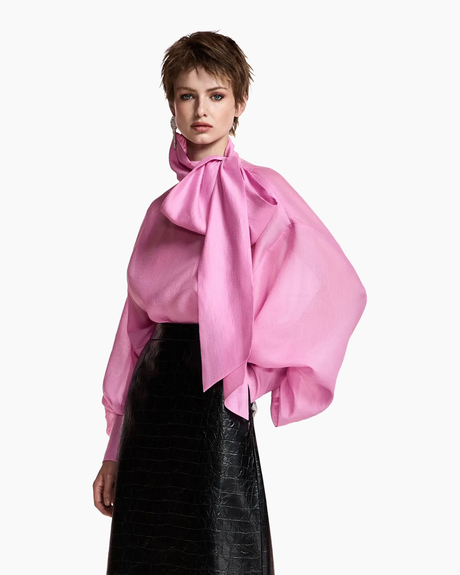 roze blouse,  statement strik, pofmouwen, roze bovenstuk, knoopsluiting halslijn
