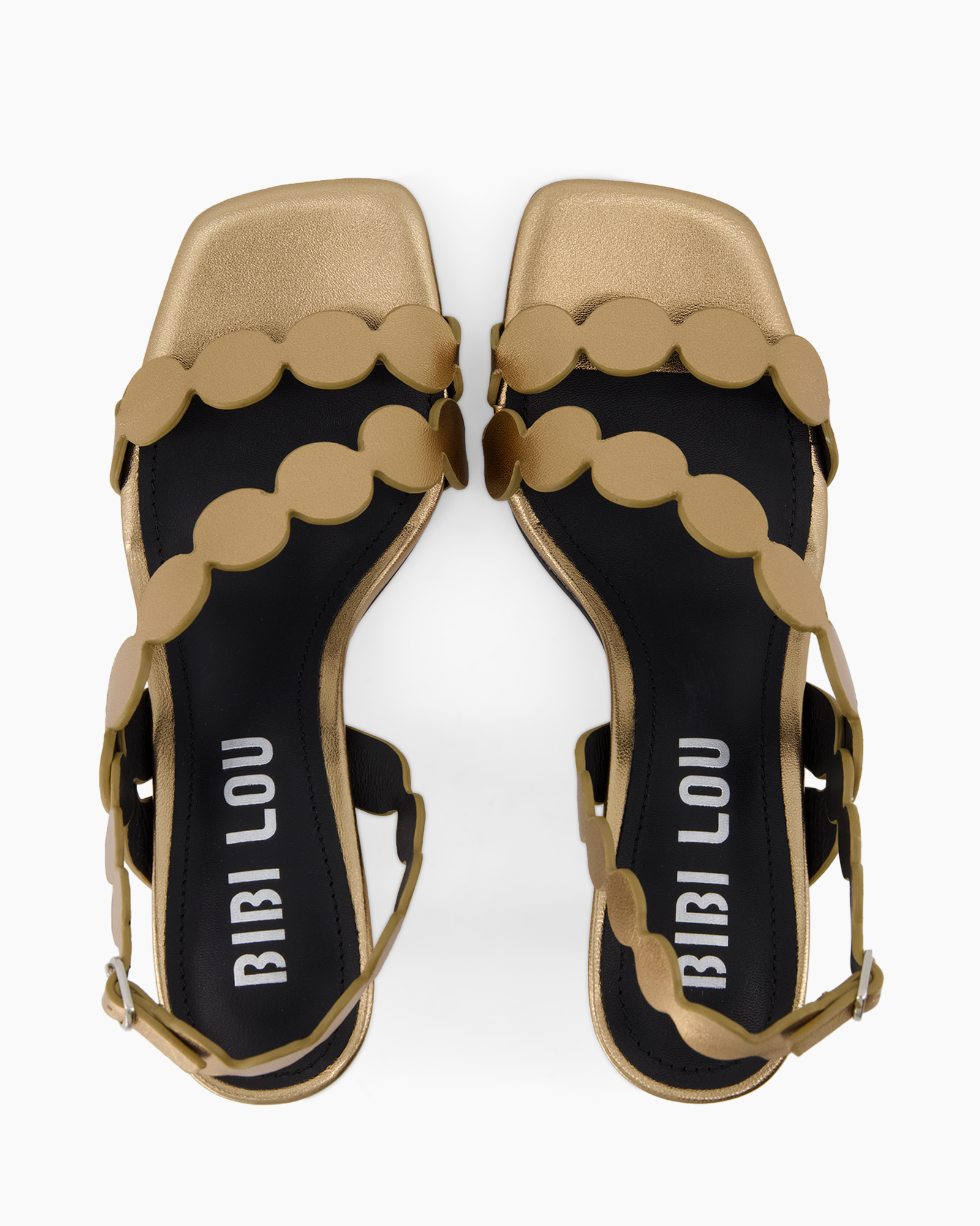 sandalen, platte sandalen, goud, teenopening, scallopriem