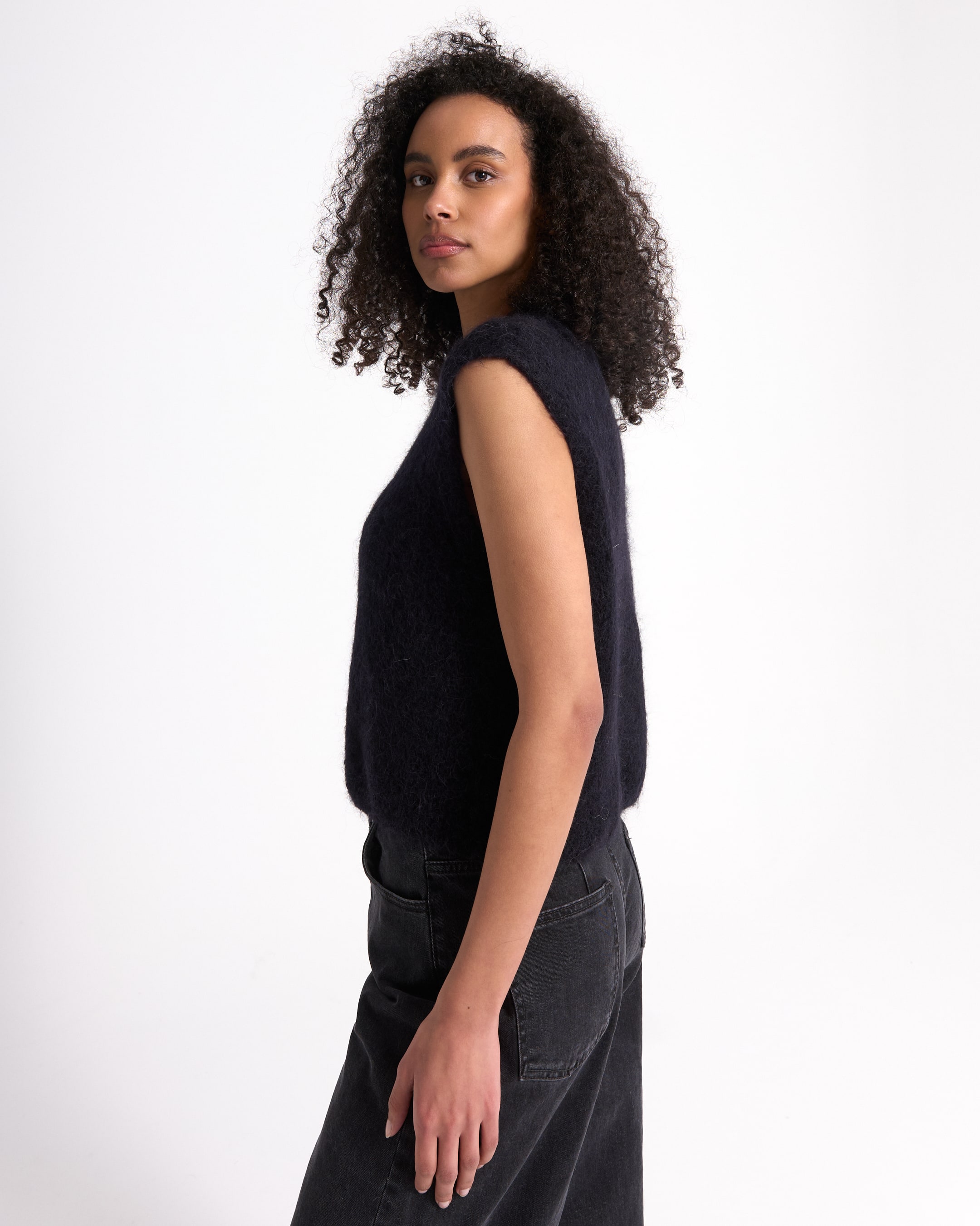 top, sleeveless, knit, black, pocketed pants