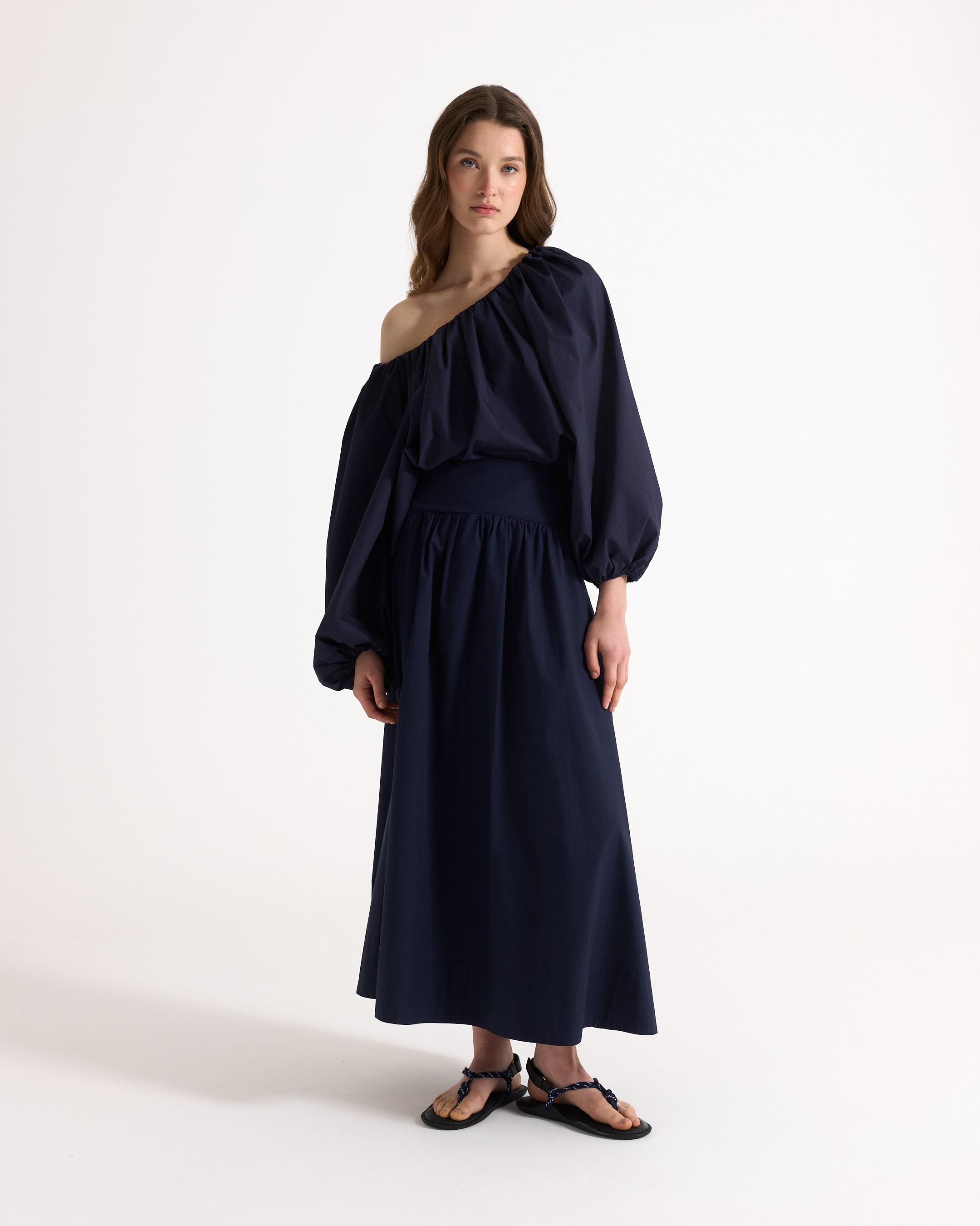 maxi jurk, donkerblauw, one-shoulder, pofmouw, midi/longue taille