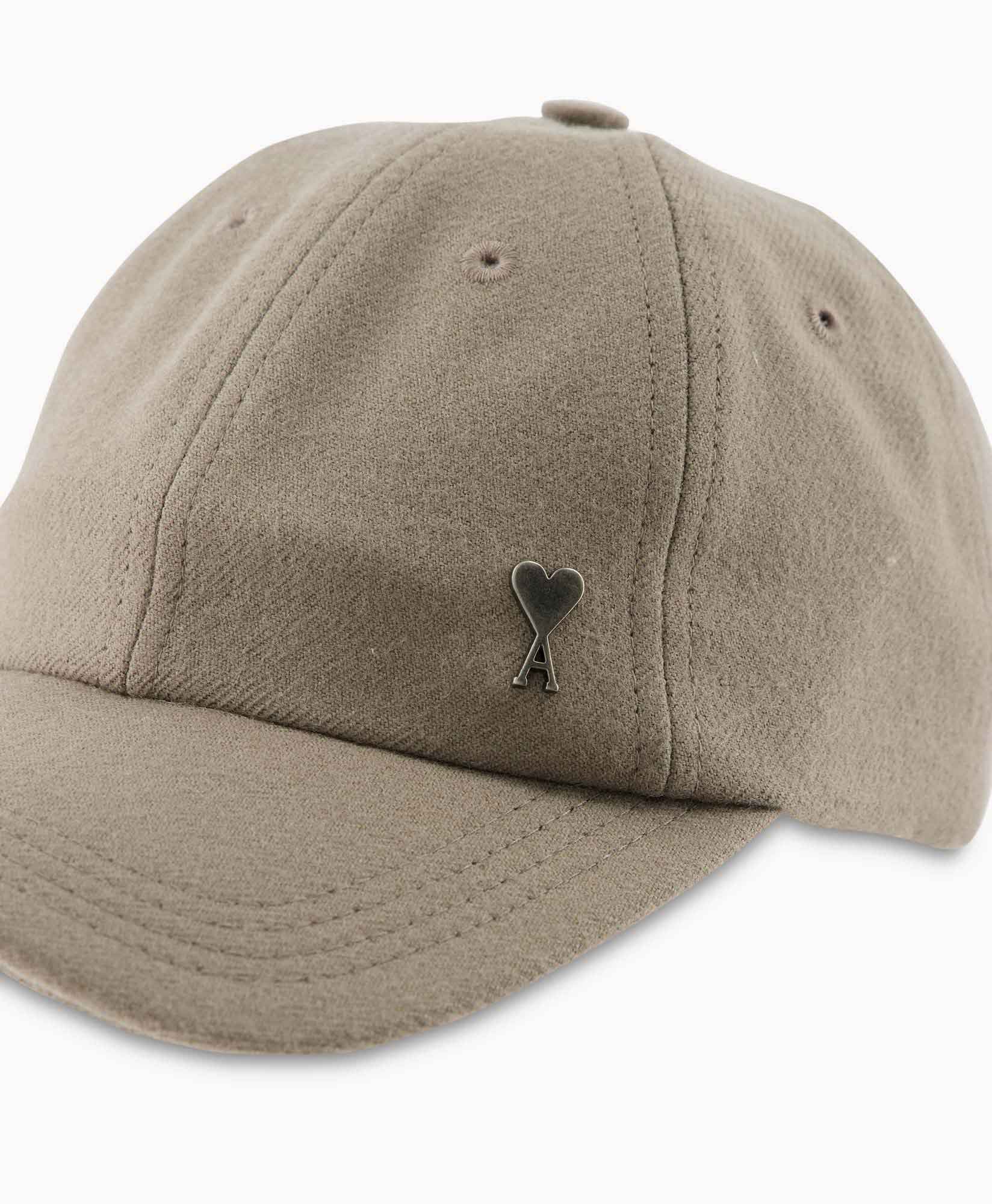 Ami Pet Adc Studs Cap Virgin Wool Taupe