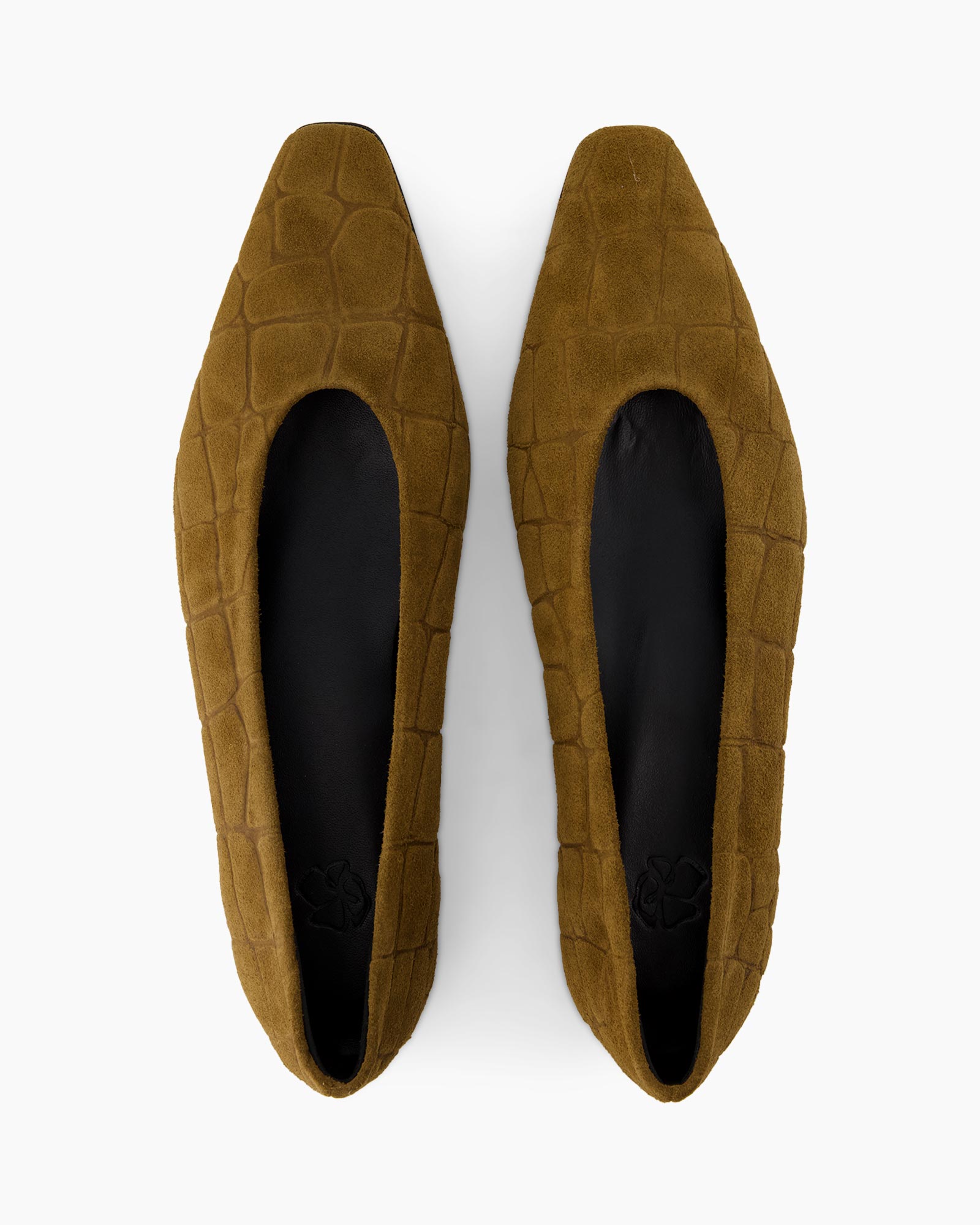 moccassins?, slippers, platthat?