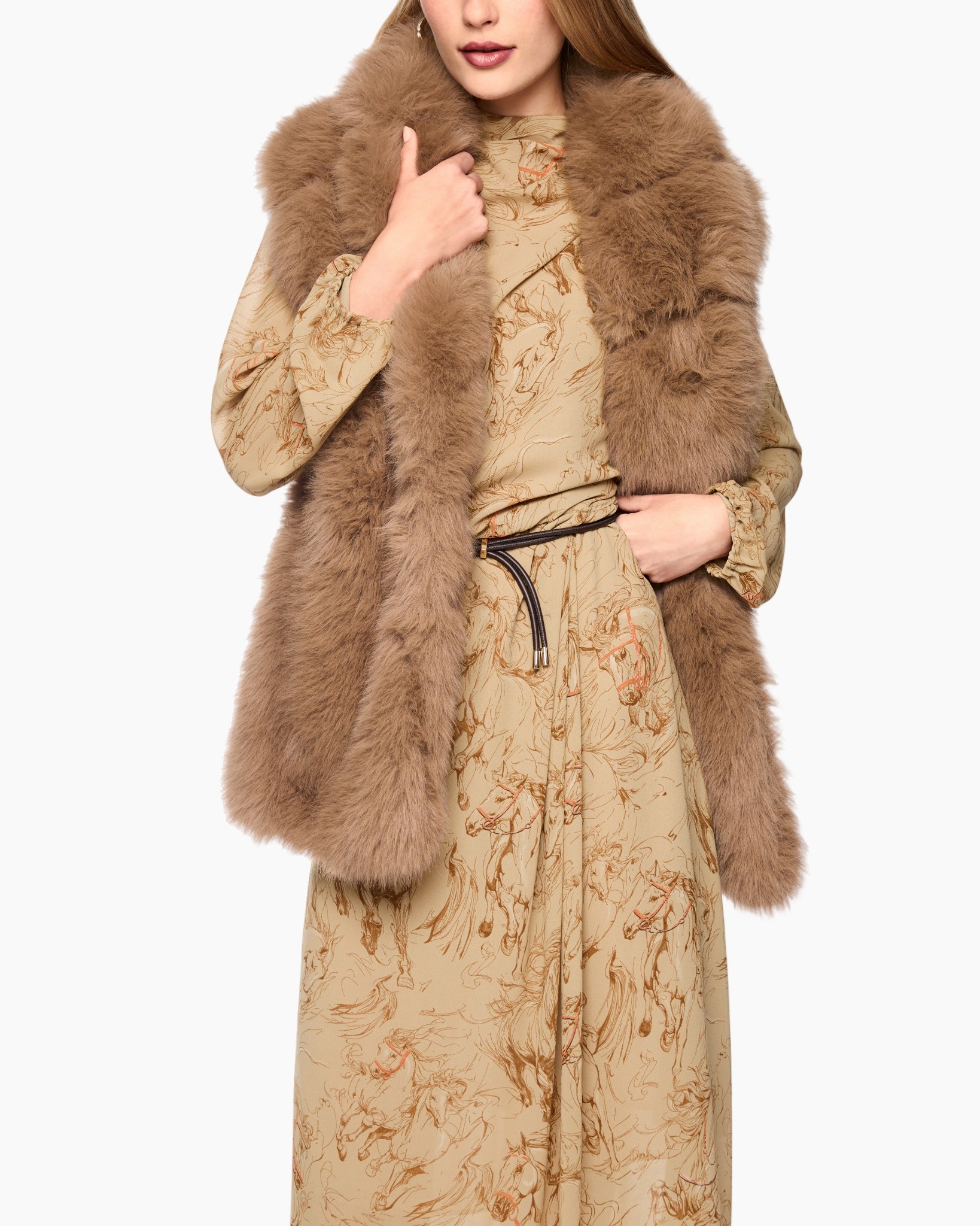 vacht vest, nama faux, beige, lange jurk, riemtaq belts