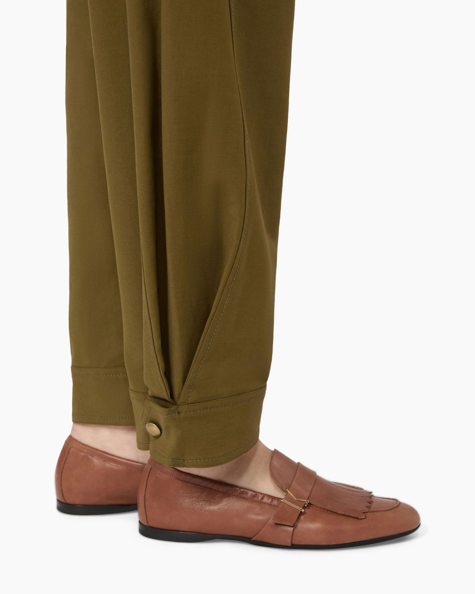 khaki broek, ankle-lengte, slim fit, knoopmanchet, loafer schoenen