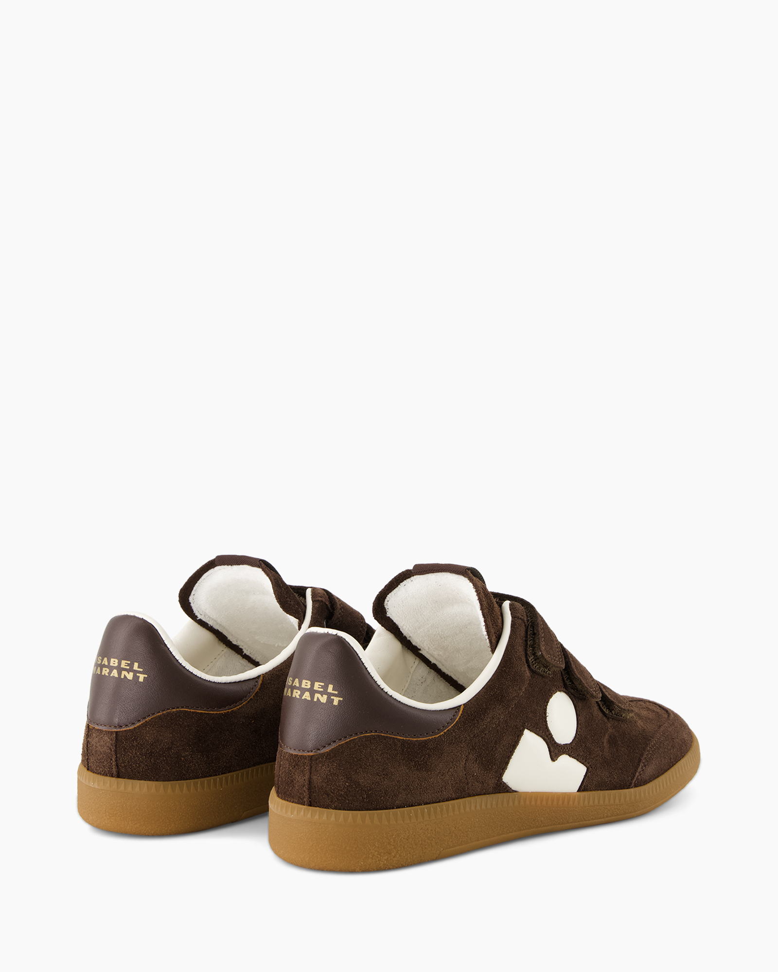 bruin sneaker, suede, laag model, witte accenten, gumzool