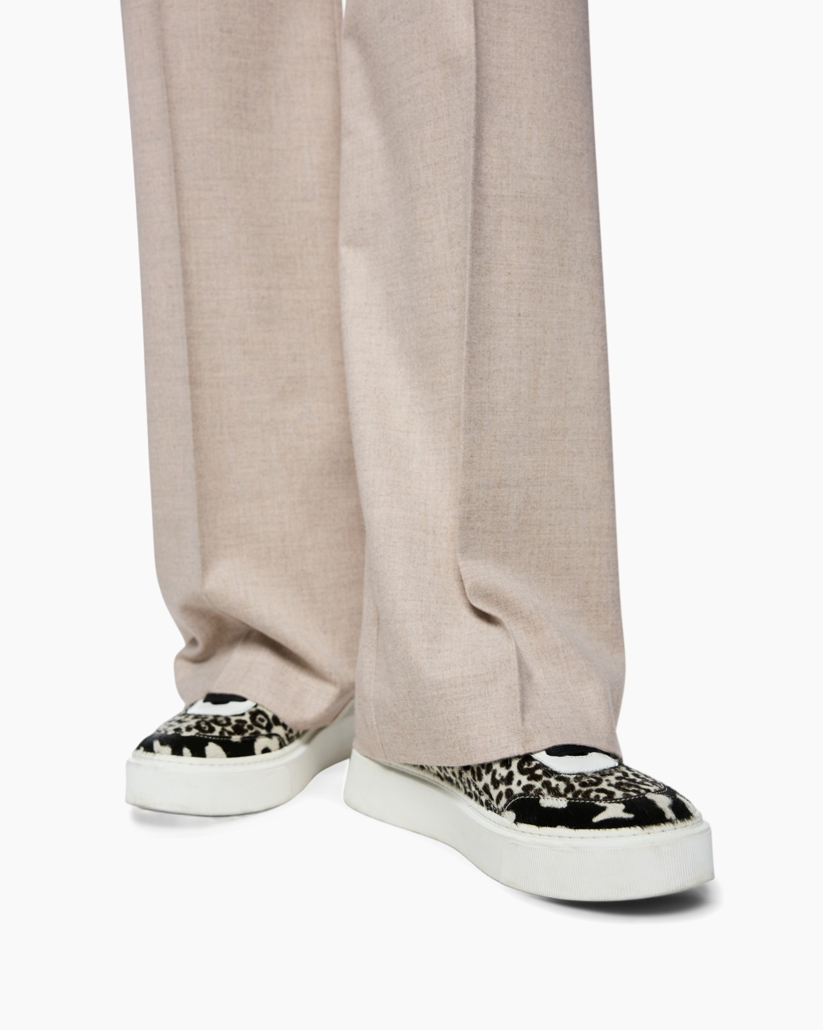 broek, broeken, beige, linnenachtig, slip-on schoenen, opard patroon, sneakers, platform, casual