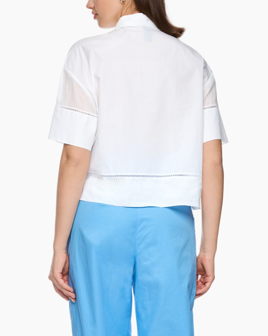 witte blouse, linnen top, gekraagde shirt, korte mouwen, lichtblauwe broek