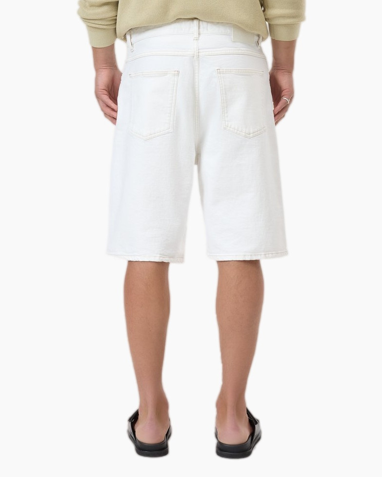 white shorts, knee-length, denim shorts, back pockets, sandals/slide sandals