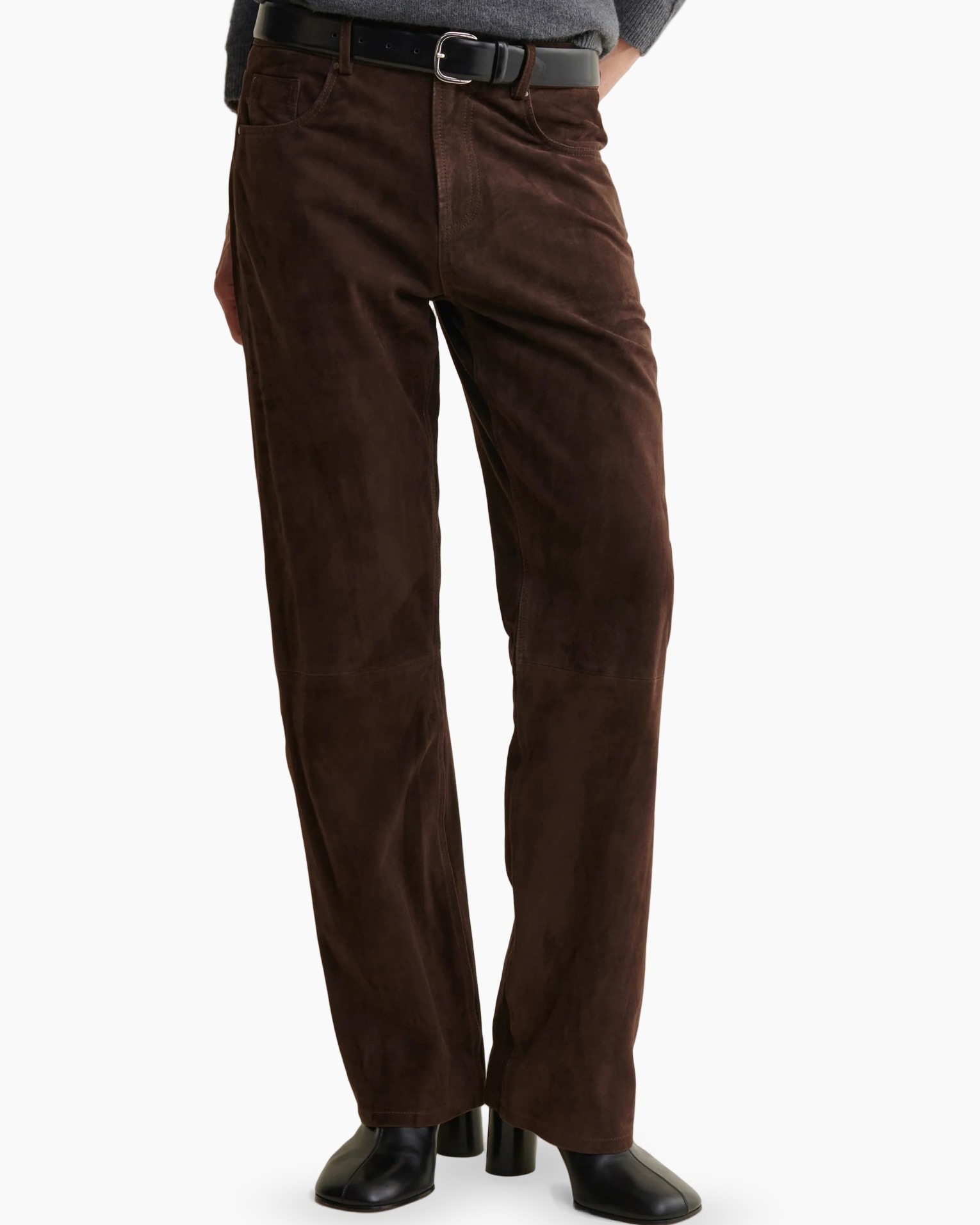 bruin corduroy broek, wijd uit, riem, losse pasvorm, zwarte laarzen