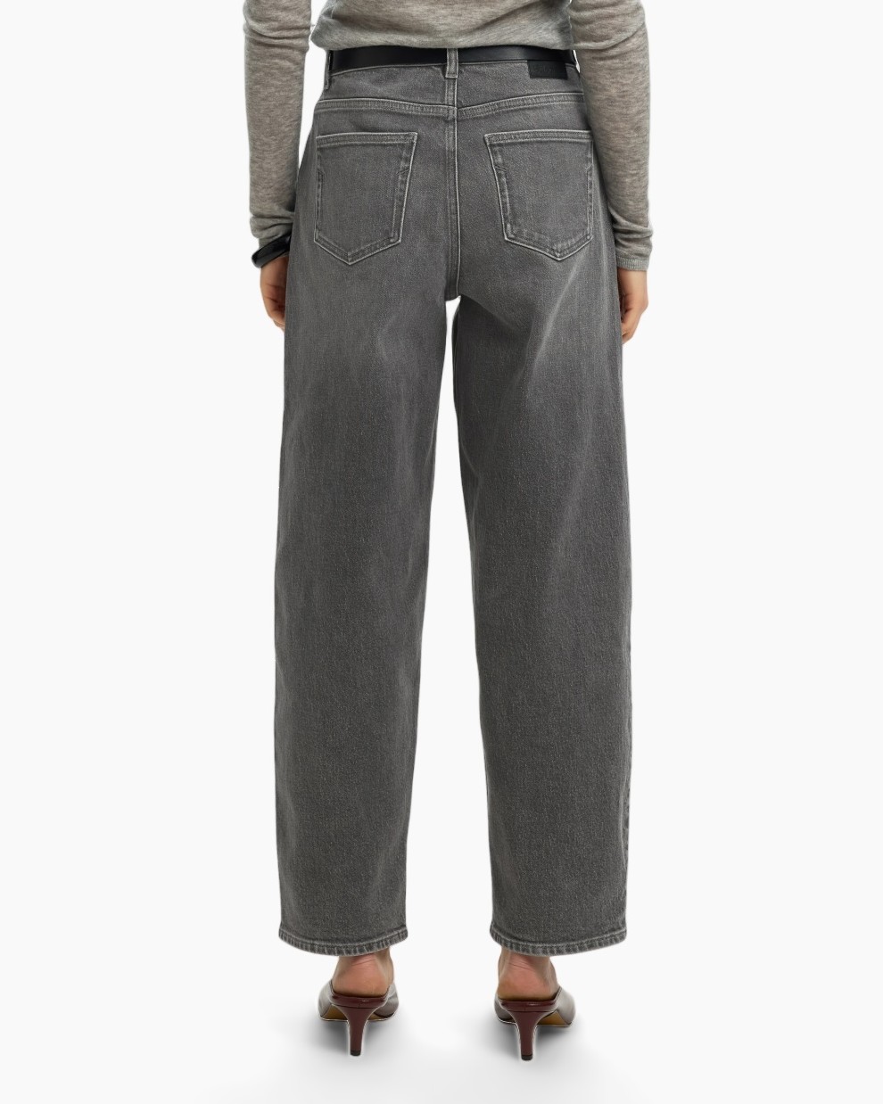 broek, wijd uitlopend, grijs, middelhoog, riem