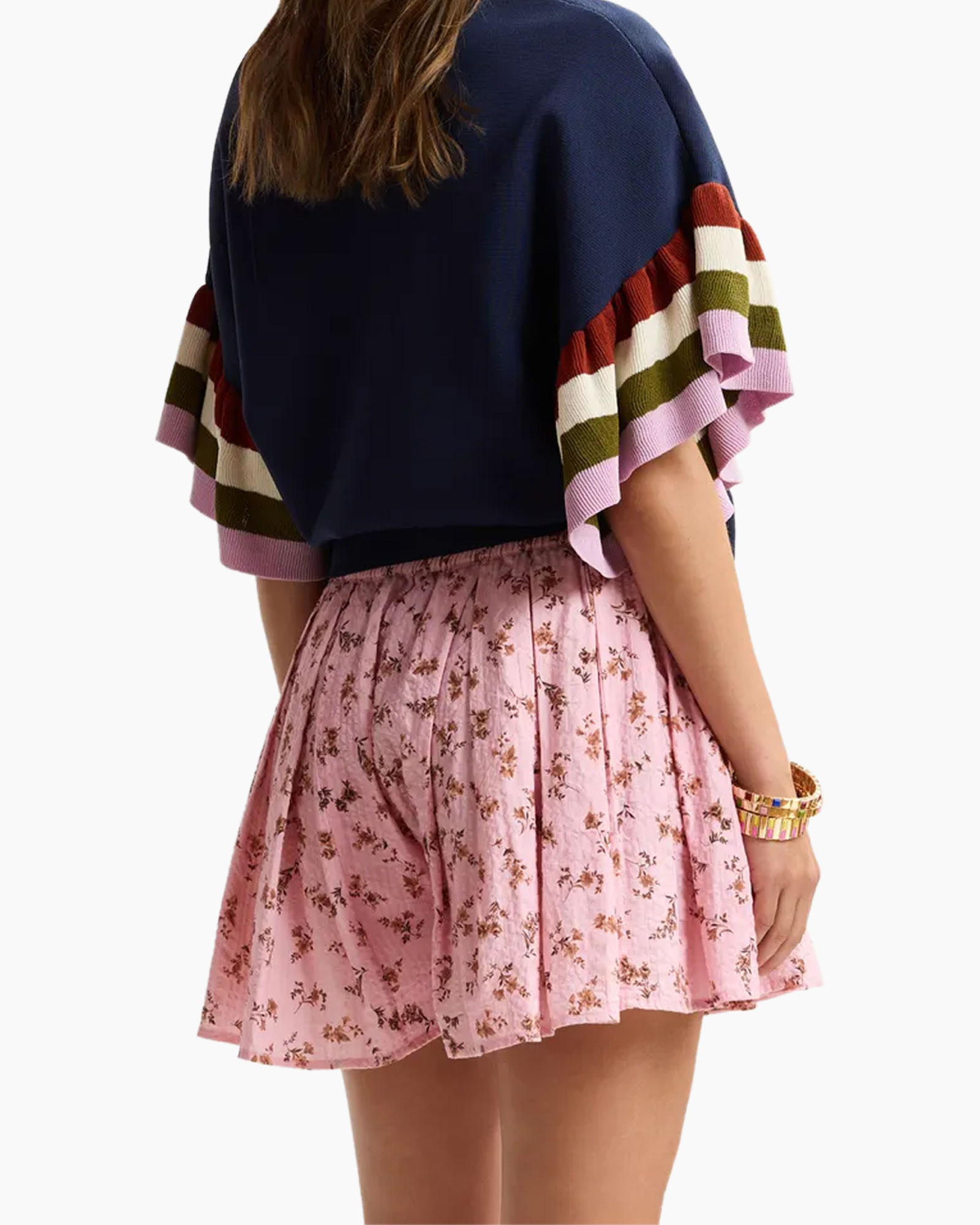 roze bloemetjesrok, plooienrok, minirok, gerafelde mouwen, marineblauw shirt