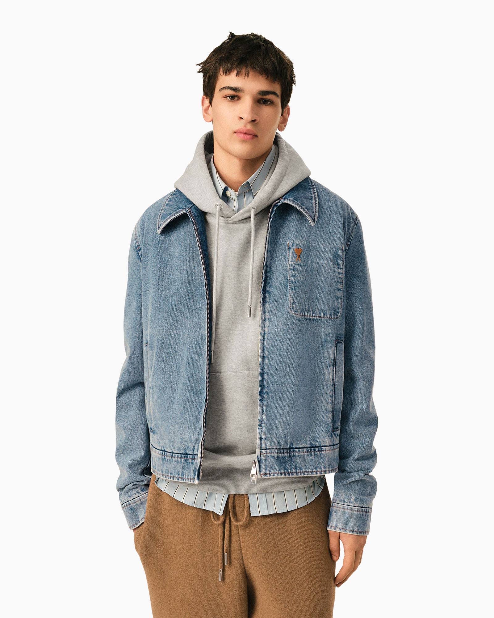 jassen van denim, blauwe jas, lichtblauwe denim, voorkant zak embleem, denim jasje