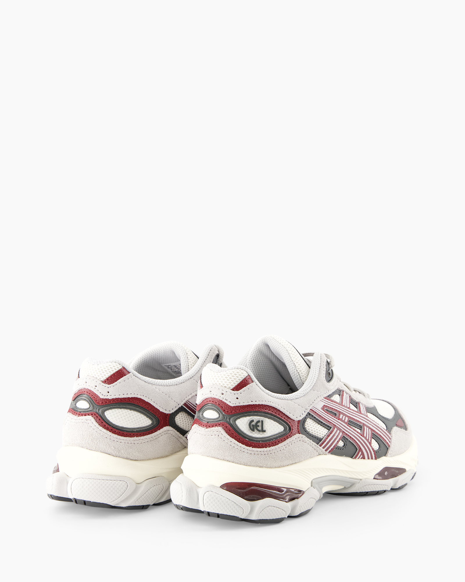 sneakers, sportschoenen, grijstinten, mesh, glanzende accenten