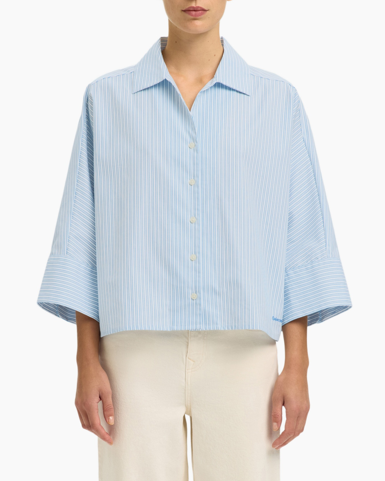 knopsluis, gestreepte blouse, lichtblauw, los vallend, wijdere mouwen