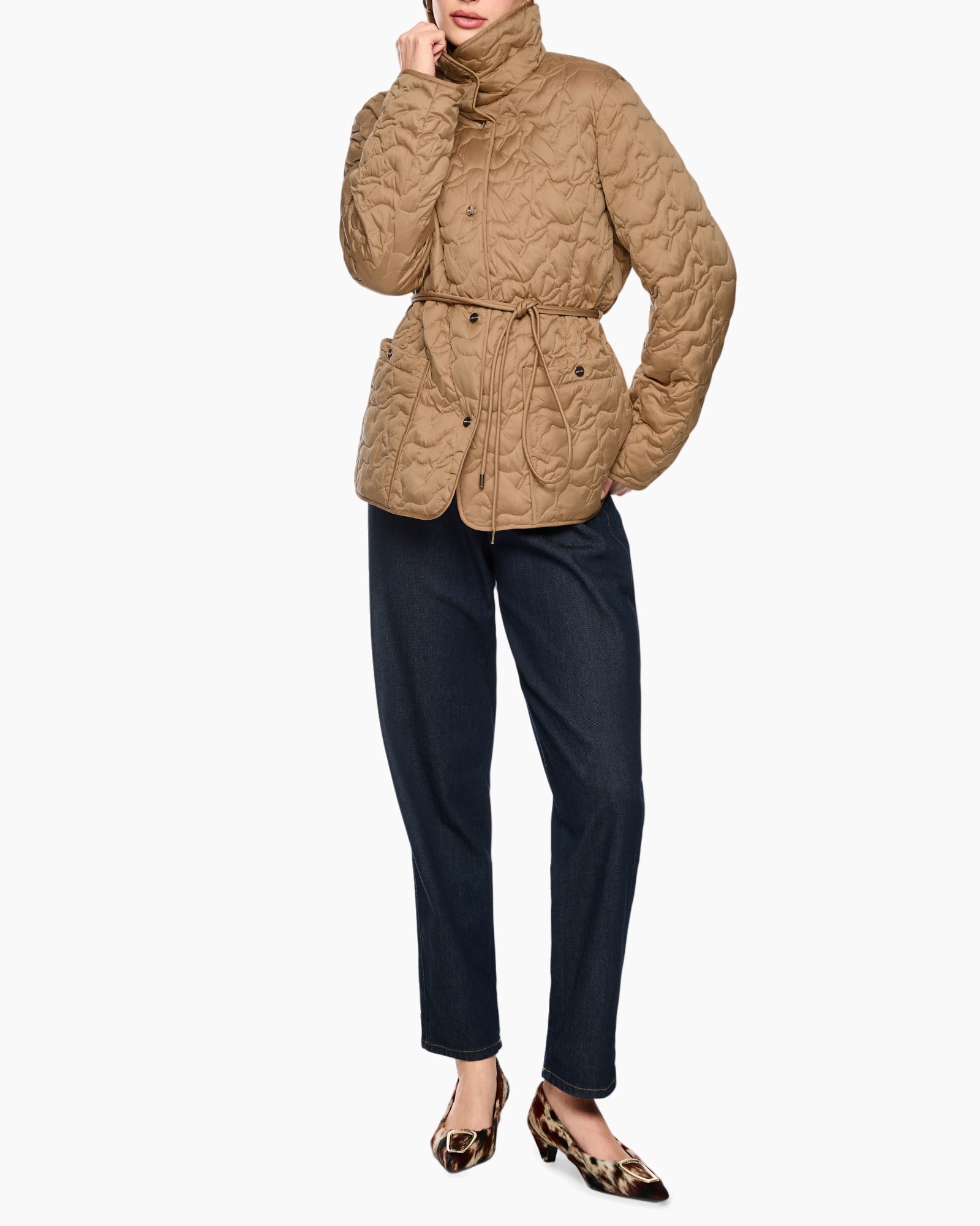 gepuffte jas, quilted jas, beige, riem, kraag
