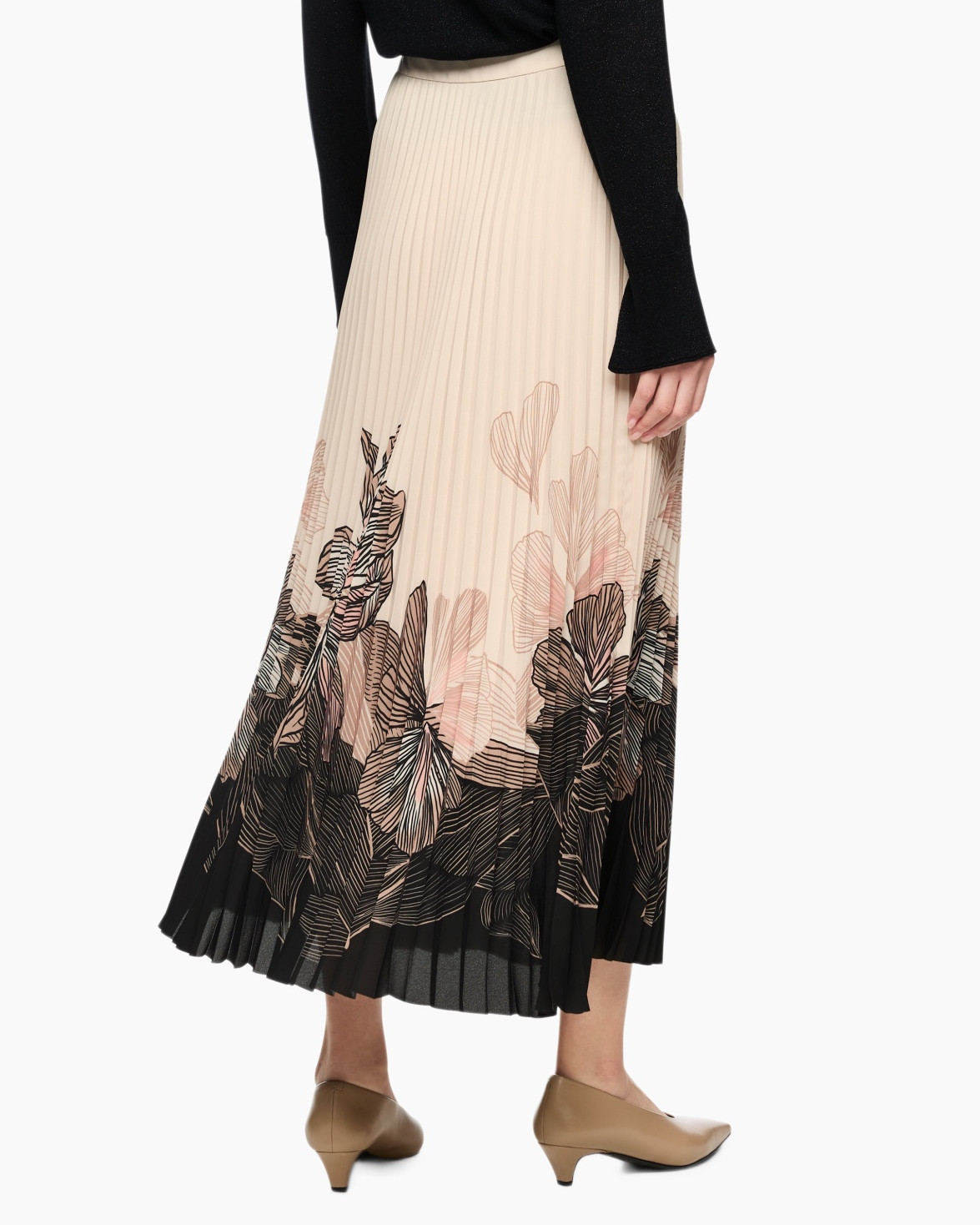 Clothing, Skirt, Footwear, High Heel, Shoe