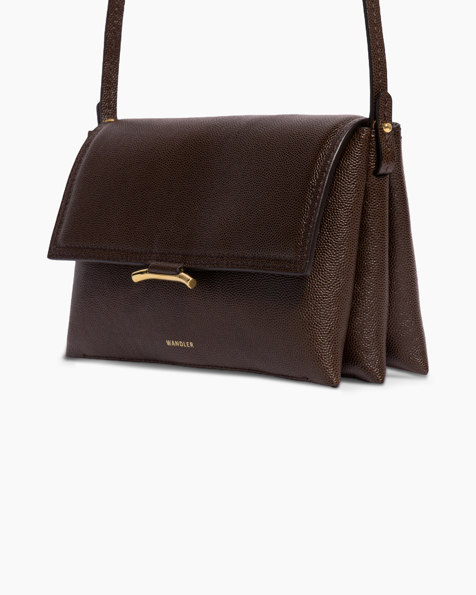 schoudertas, bruine leer, gouden hardware, pebble textuur, kleine handtas