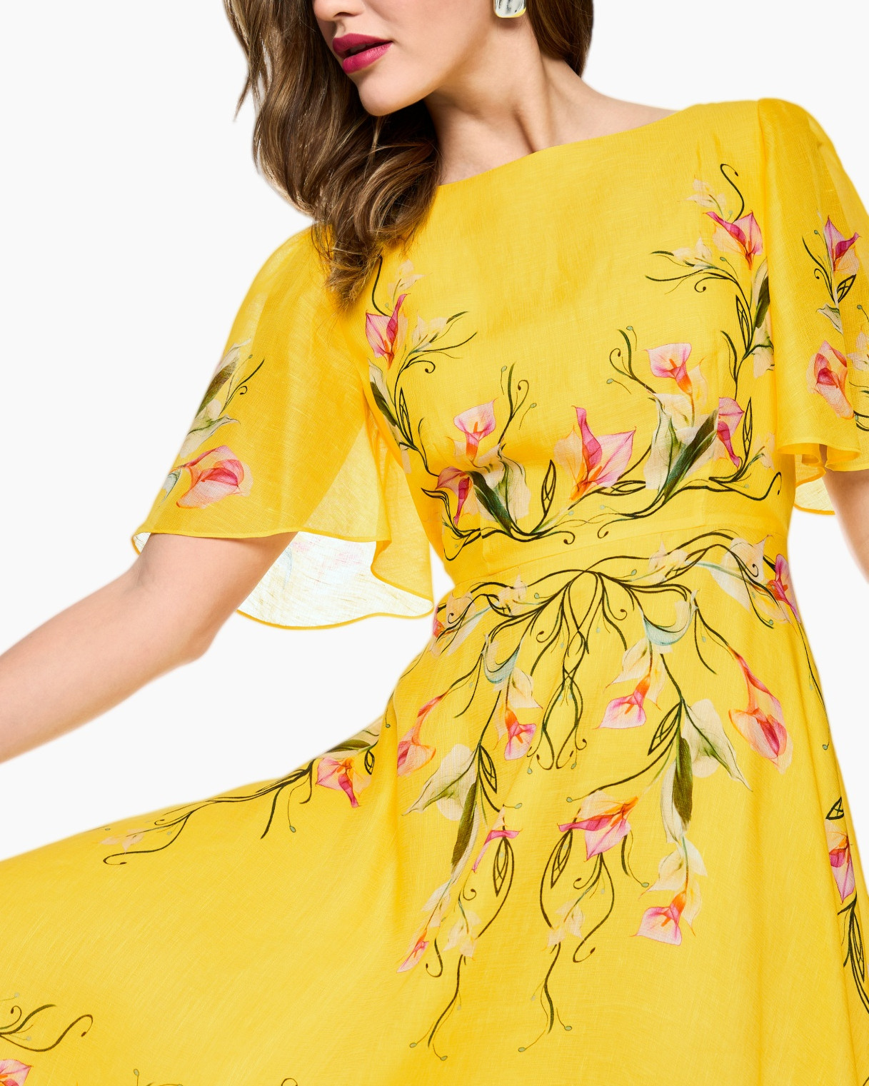 geel jurkje, bloemendessin, korte mouwen, vlot vallende stof, linnen? stof