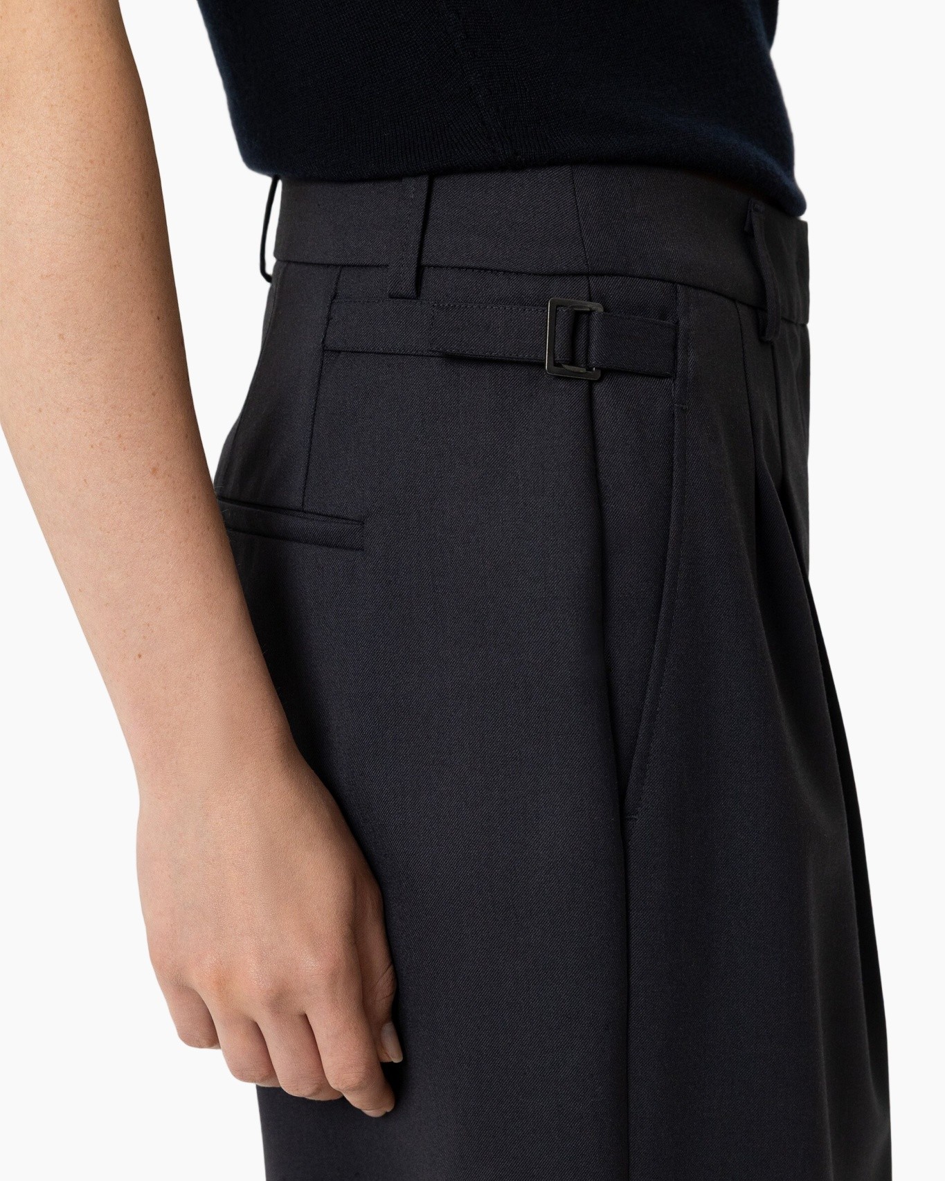 broek, wijdere pijp, zwart, plooien, kantooroutfit