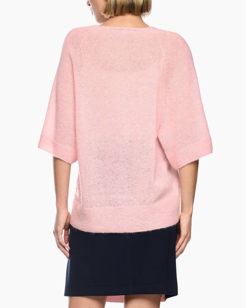 roze trui, oversized top, short sleeves, gebreide textuur, sjaal accessoire