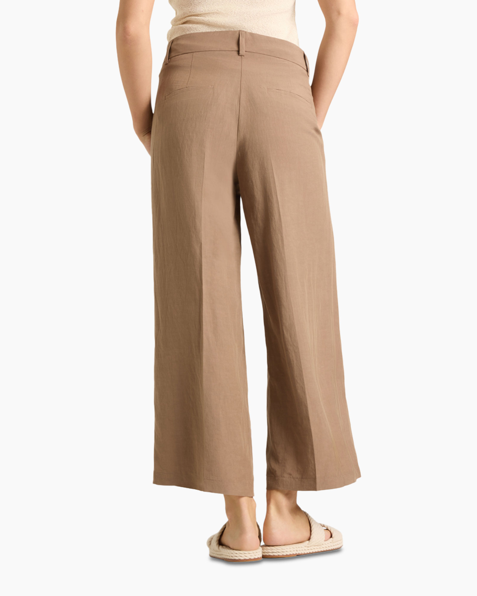 broek met wijde pijpen, wrap voorkant, beige bruin, linnen-achtige stof, slip-on sandalen