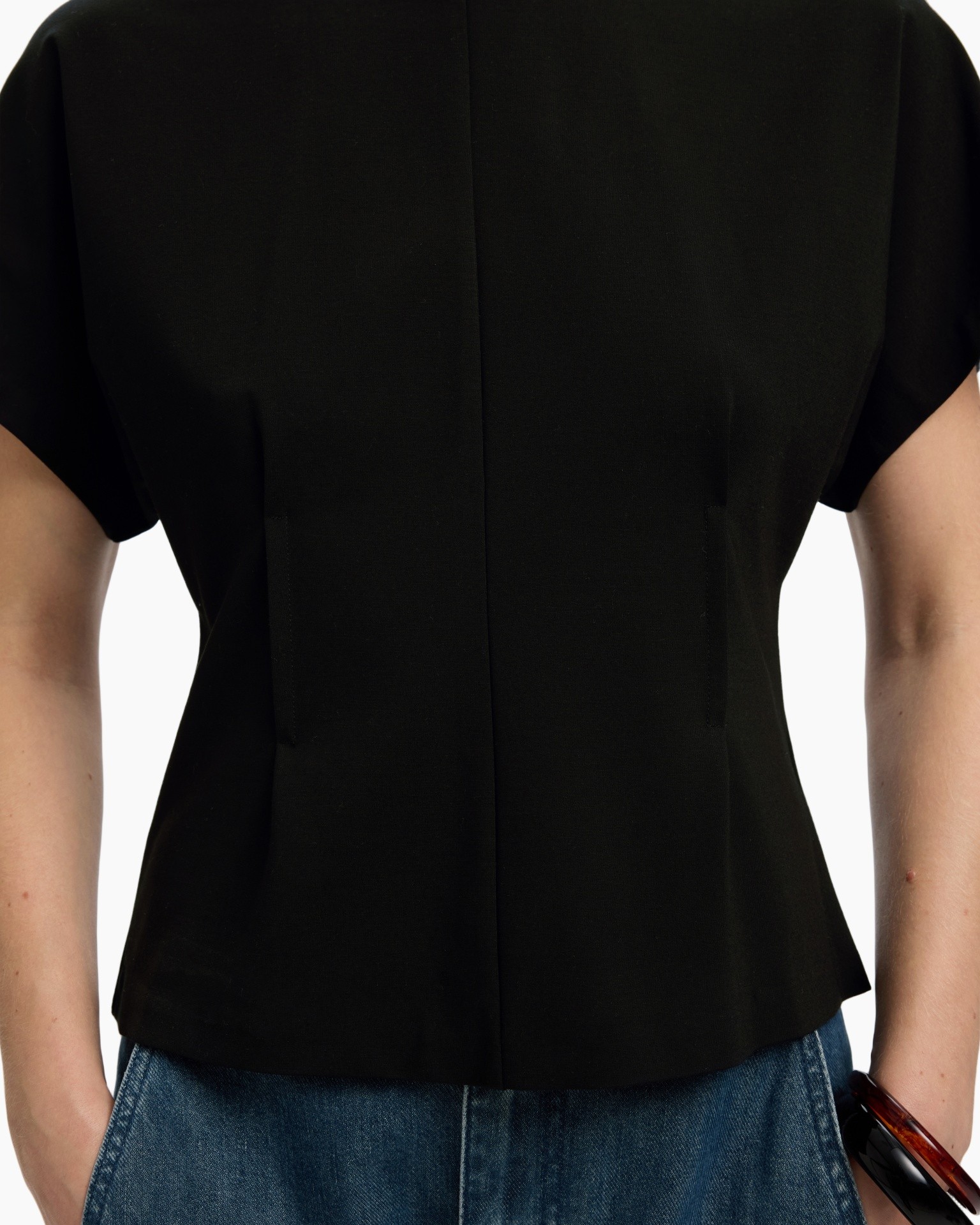 zwart top, korte mouwen, blouse, made jeans, voorste naad