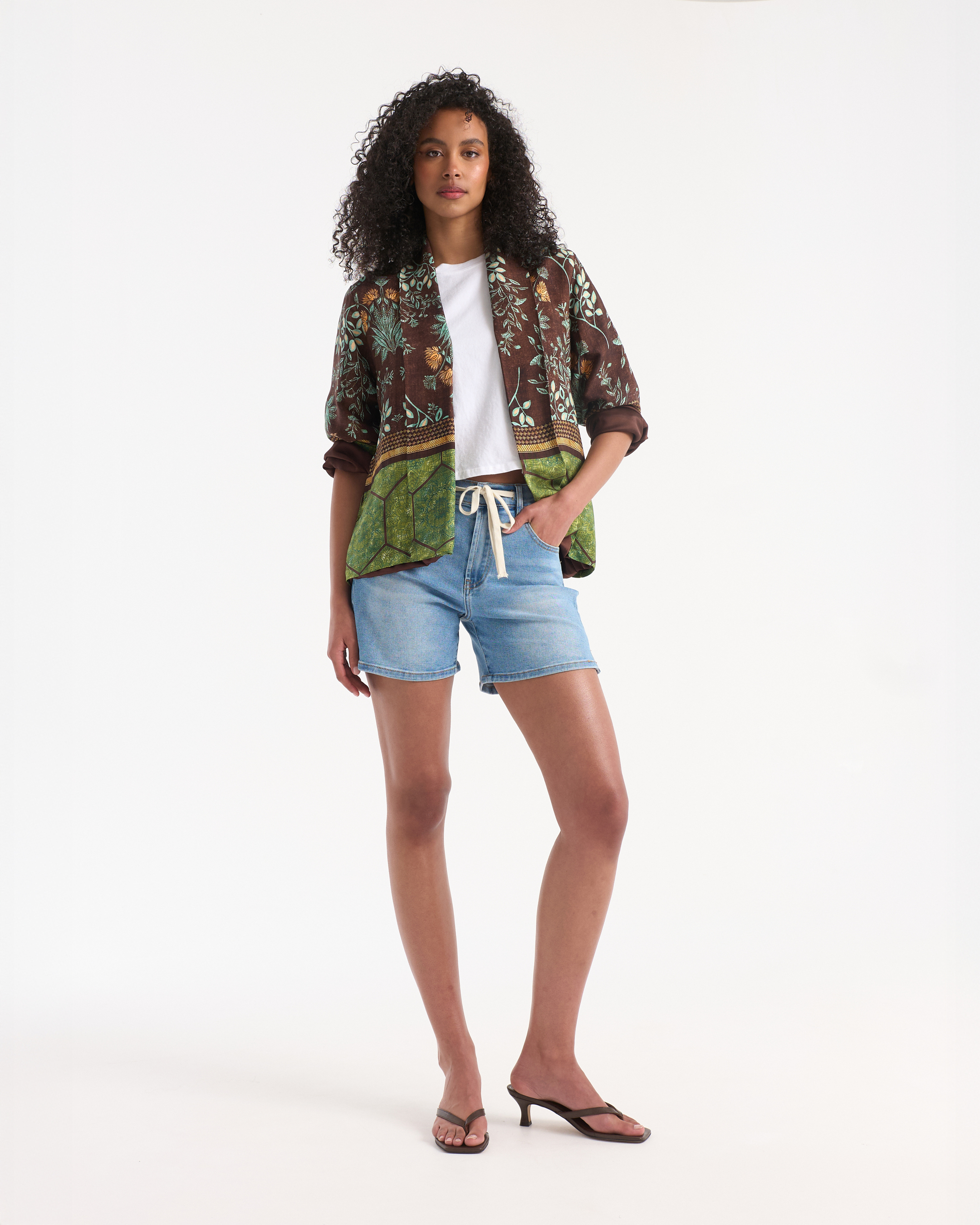 kimono, bloemen, cardigan, shorts, sandaal