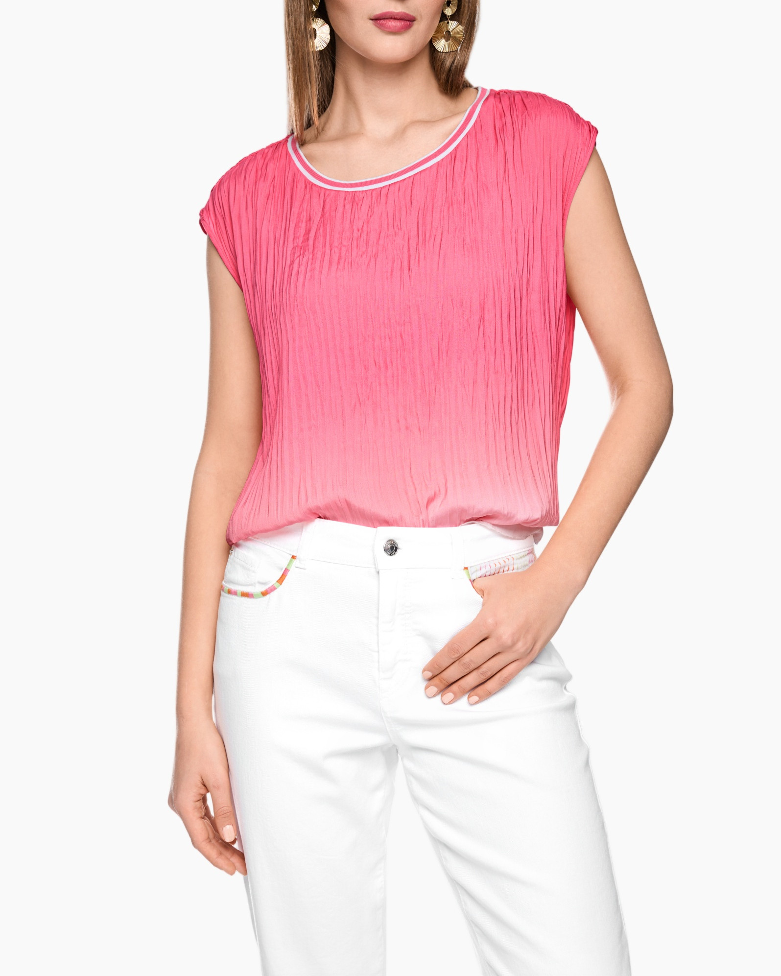roze top, plissé, crinkle stof, ronde hals, korte mouwen