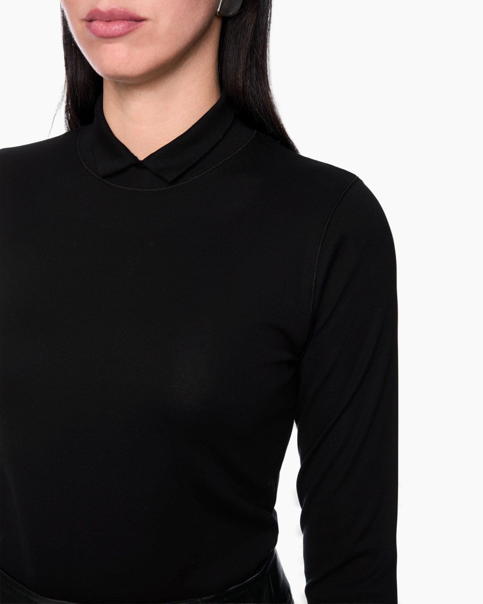 zwart shirt, coltrui, lange mouw, fijn textiel, kraag